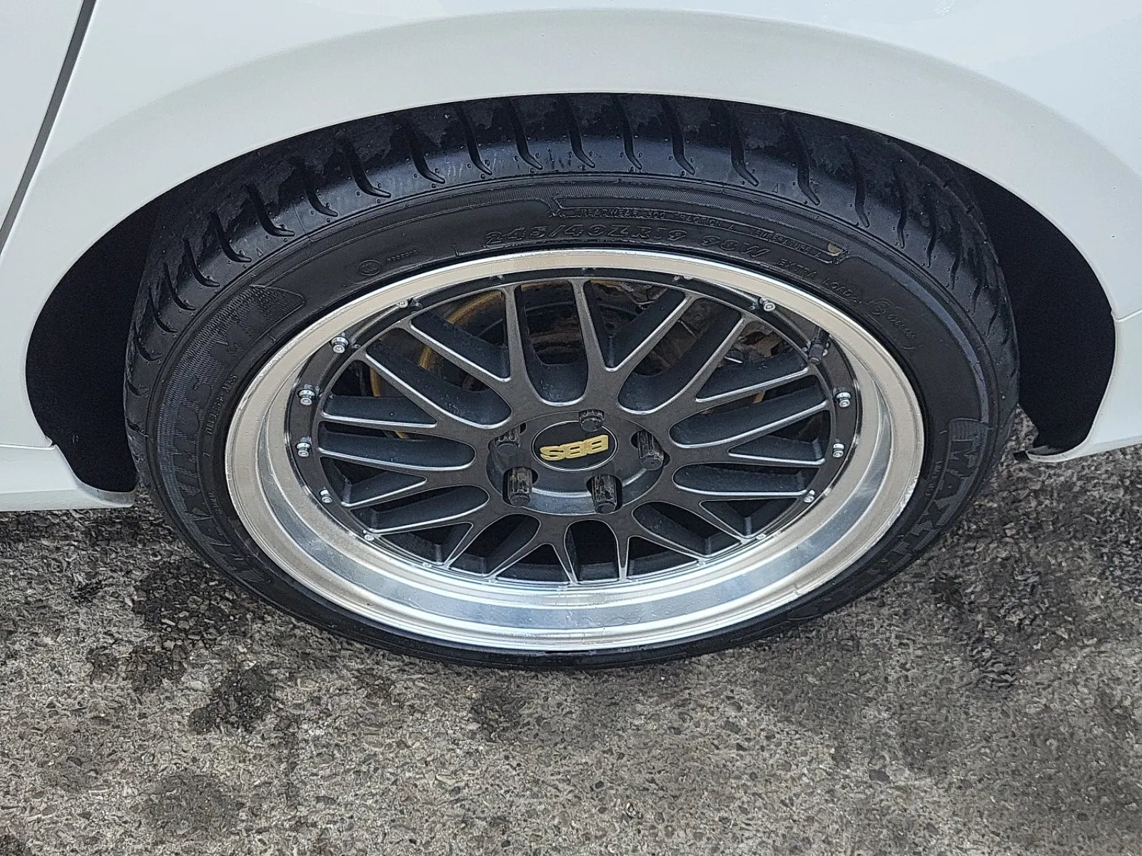Left Rear Wheel/Tire Photo