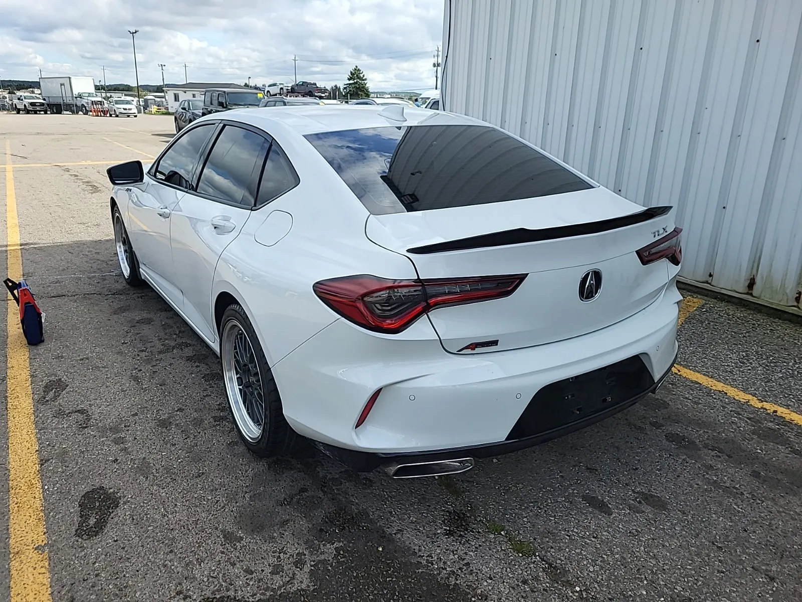Driver Rear 3/4 Photo
