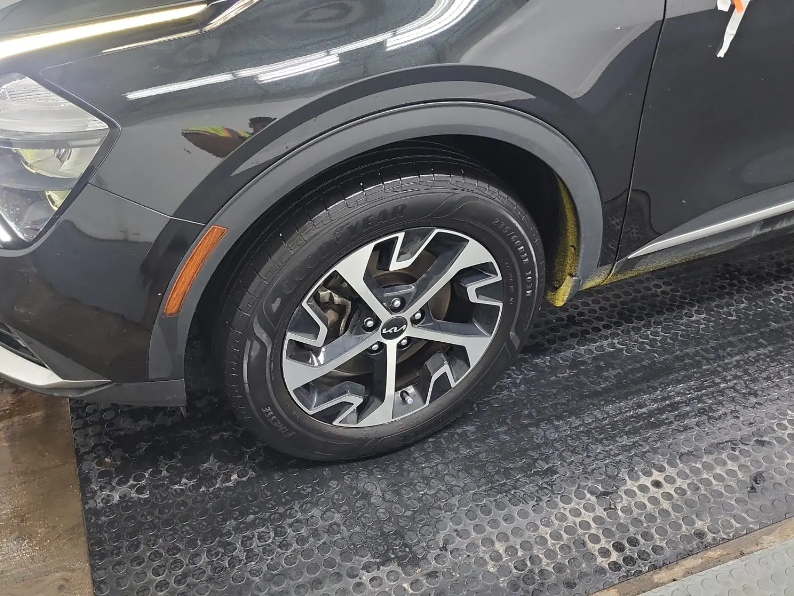 Front driver wheel/tire photo