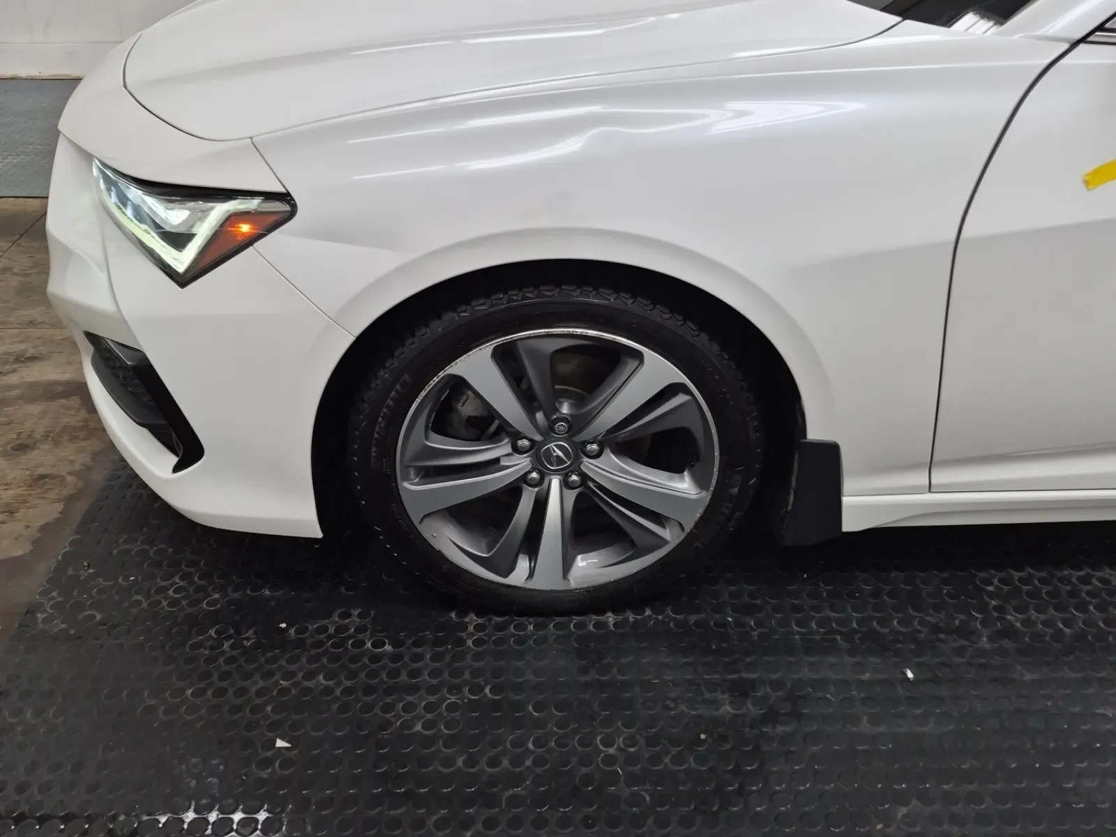 Front driver wheel/tire photo