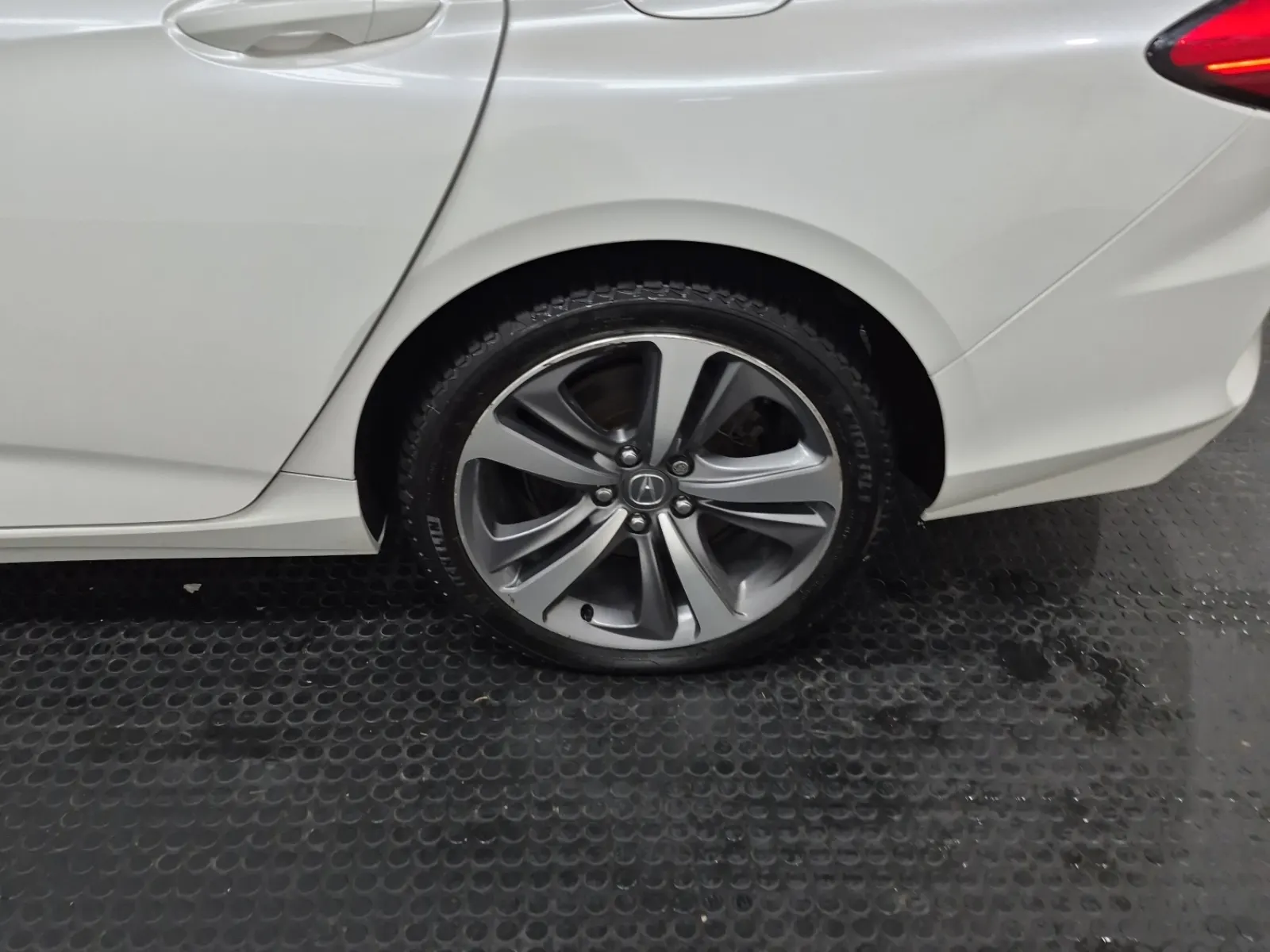 Left Rear Wheel/Tire Photo