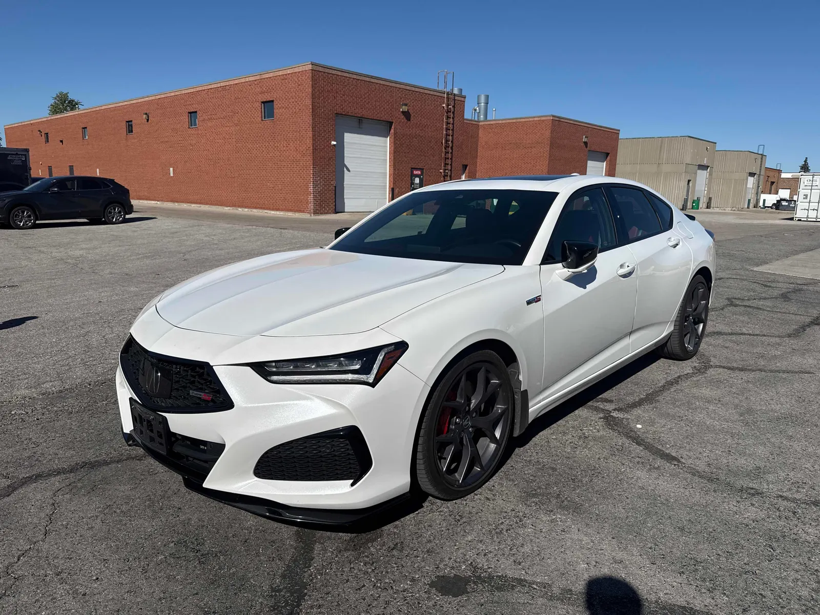 3/4 Front (Main image)