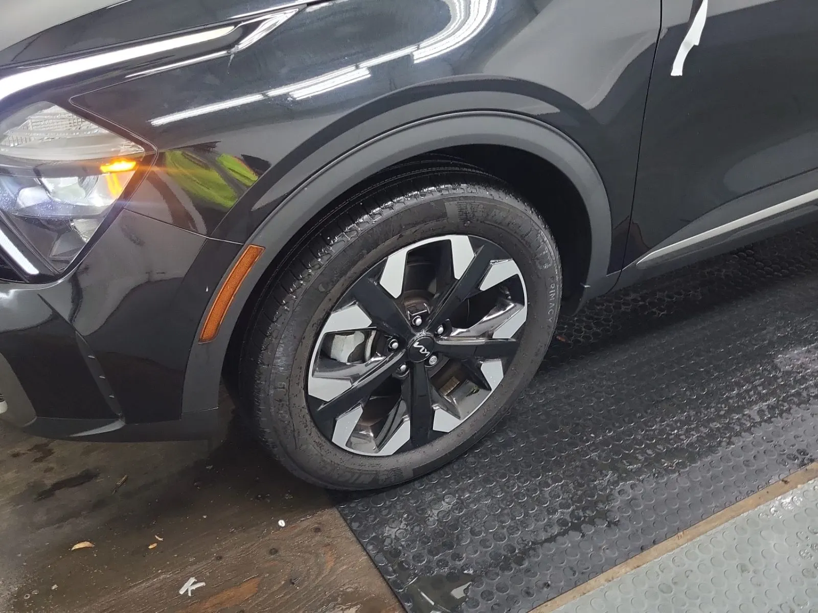 Front driver wheel/tire photo