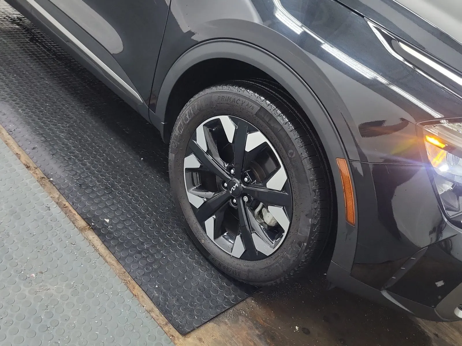 Right Front Wheel/Tire Photo