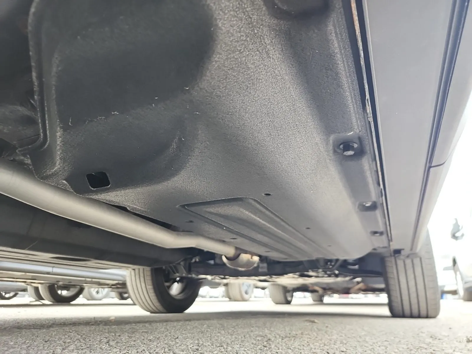 Undercarriage - Passenger Photo