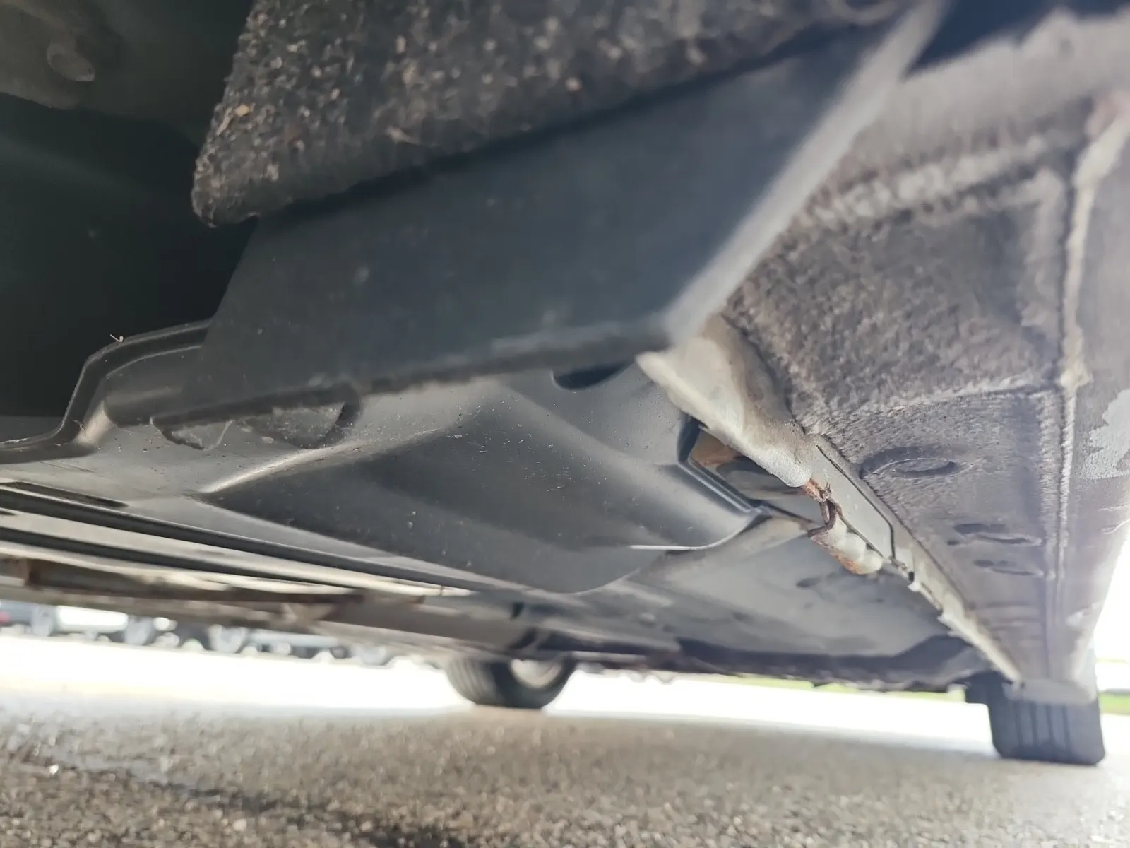 Undercarriage - Passenger Photo