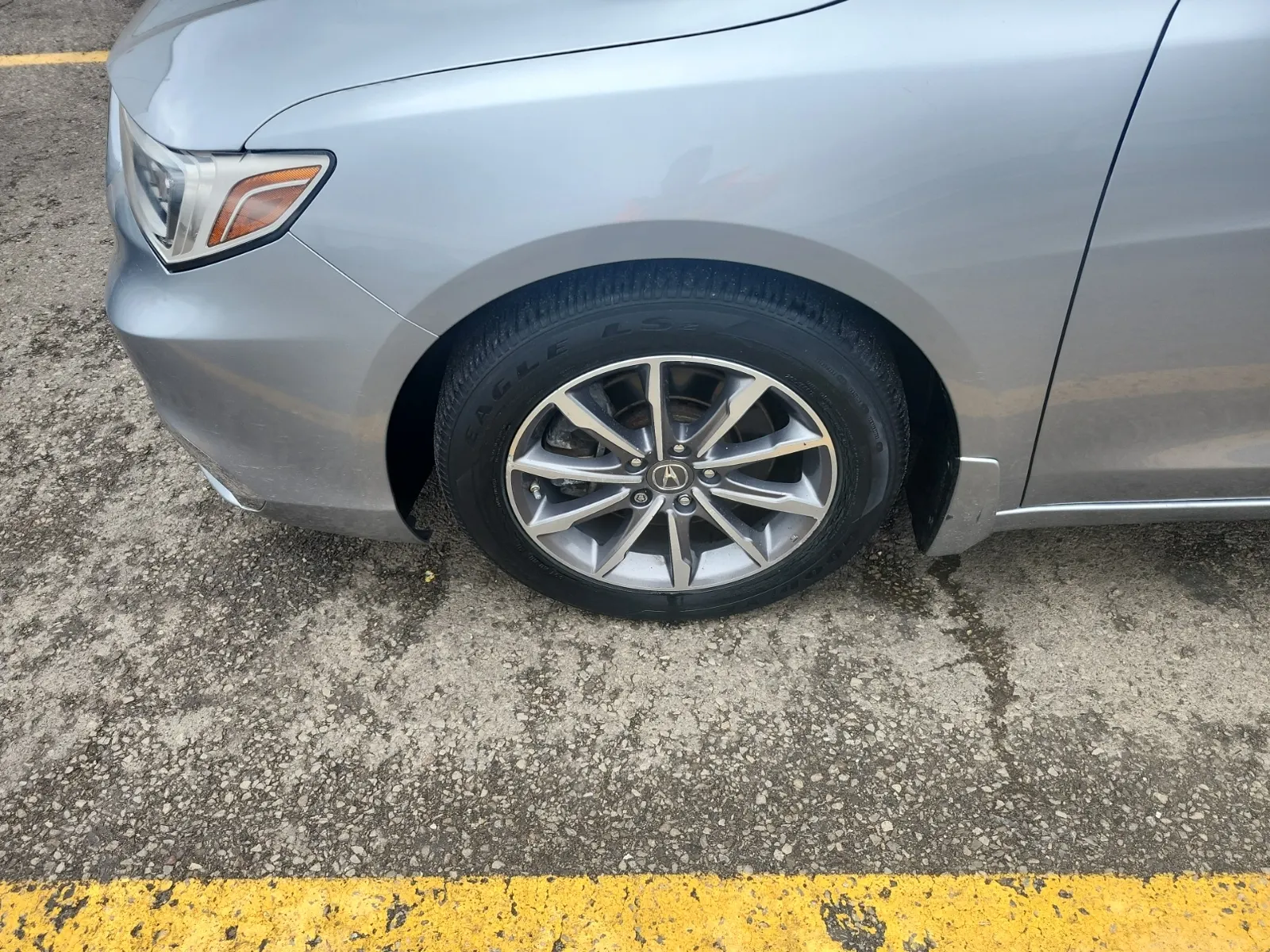 Front driver wheel/tire photo