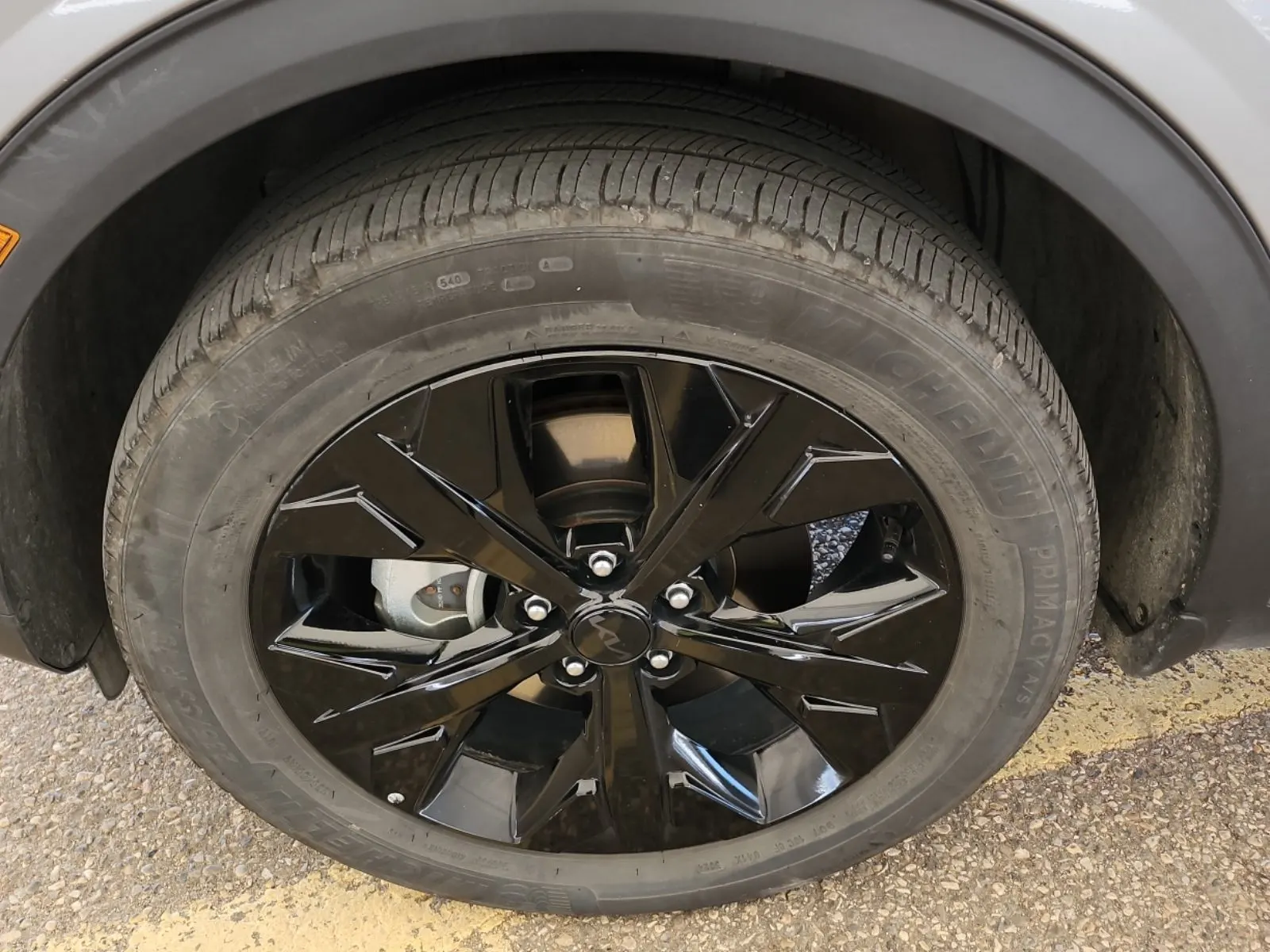 Front driver wheel/tire photo