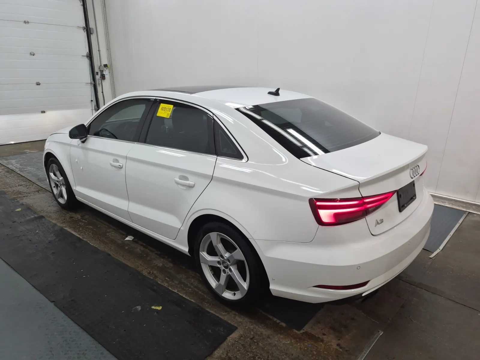 Driver Rear 3/4 Photo