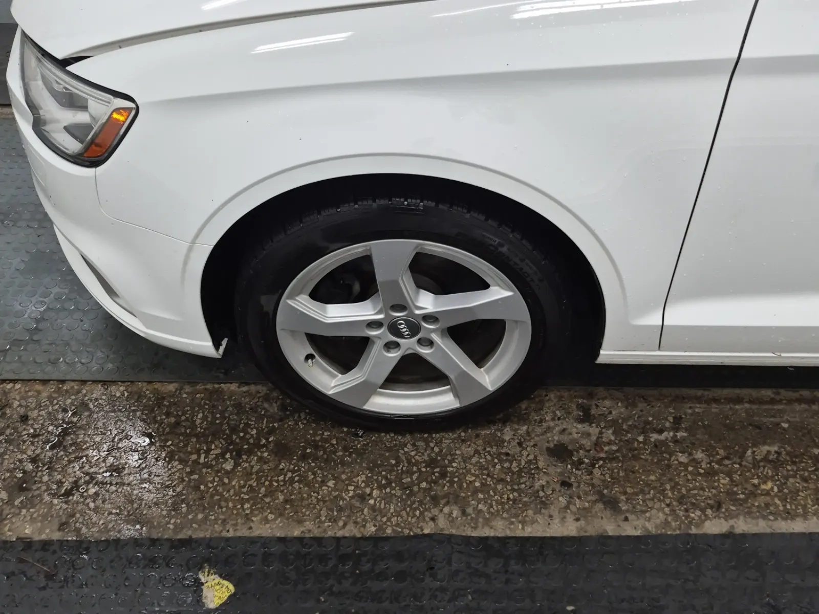 Front driver wheel/tire photo