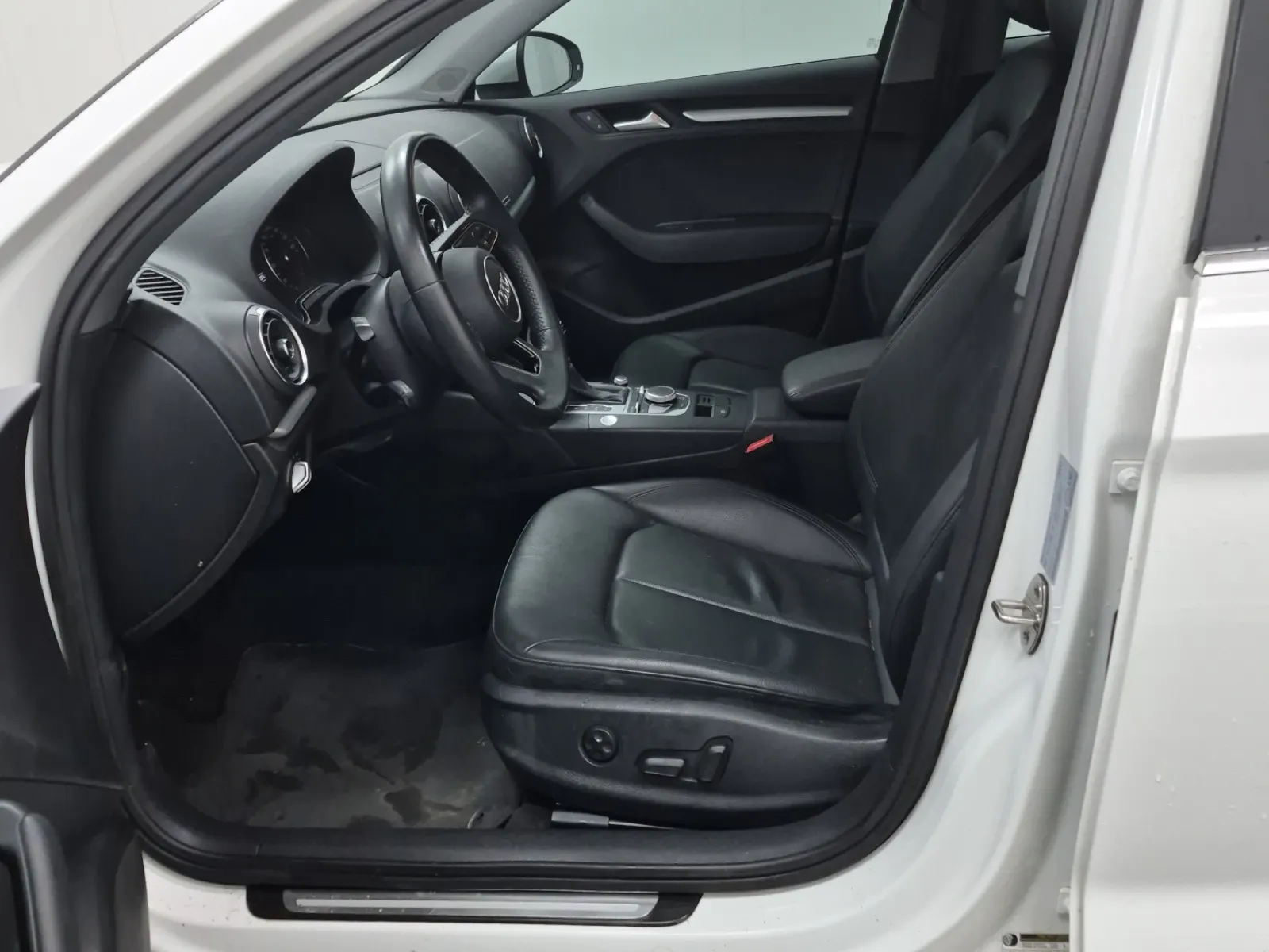 Front Interior Photo