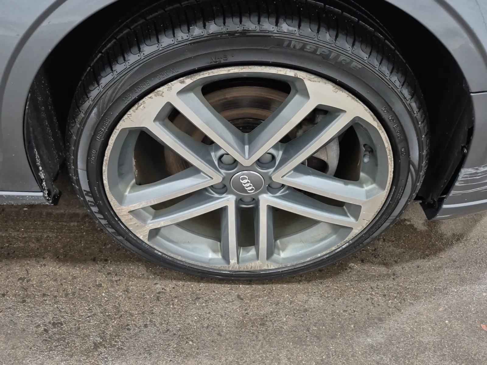 Right Front Wheel/Tire Photo