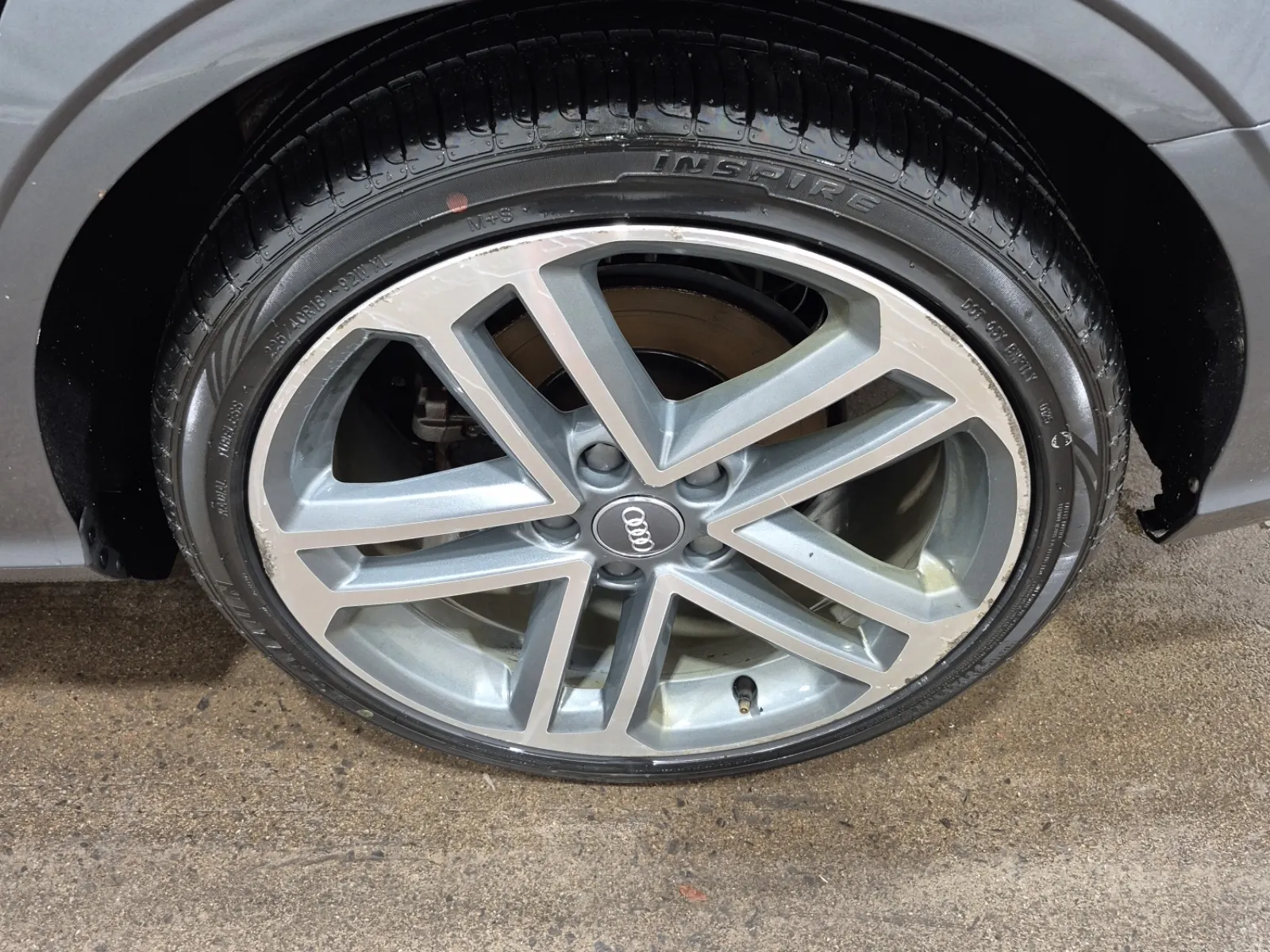 Left Rear Wheel/Tire Photo