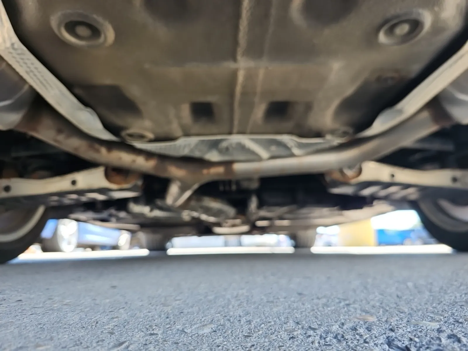 Undercarriage - Rear Photo