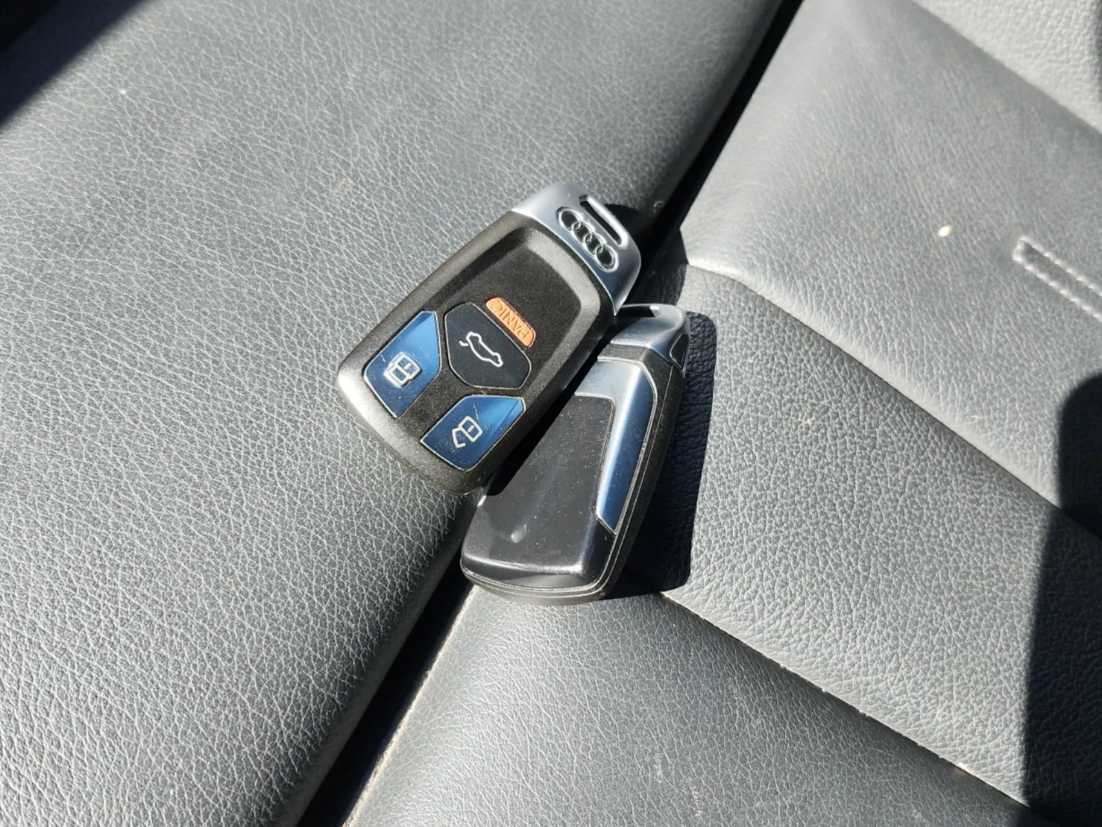 Keys/Fobs/Manual Photo