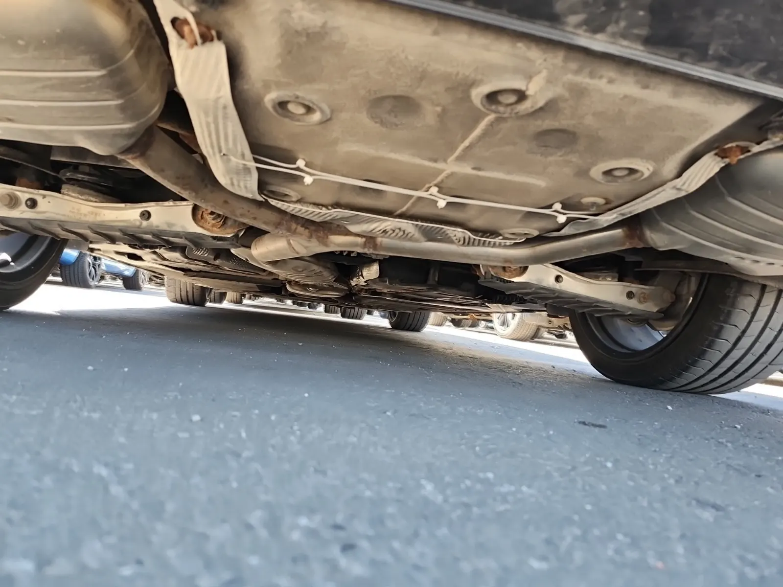 Undercarriage - Rear Photo