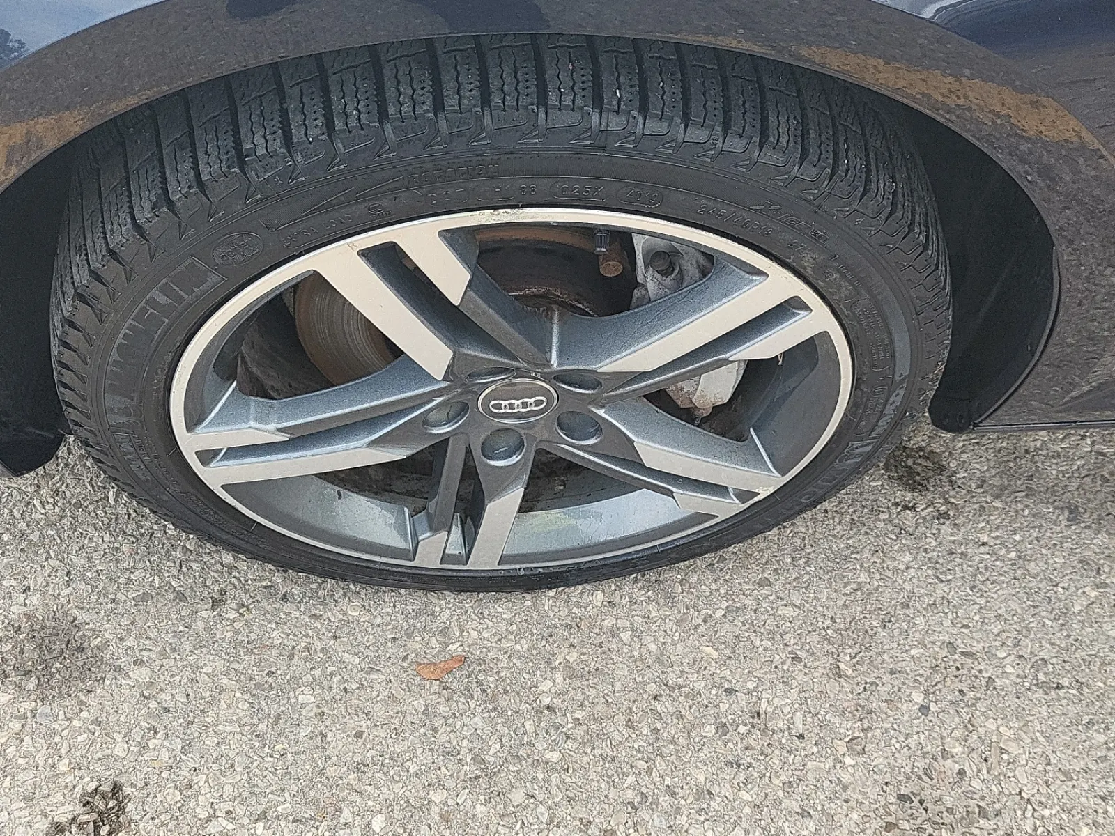 Front driver wheel/tire photo