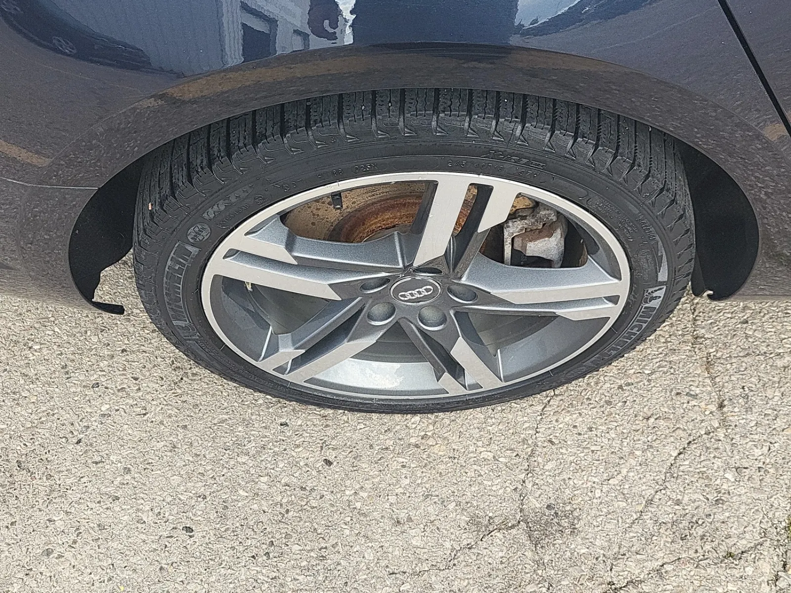 Right Rear Wheel/Tire Photo