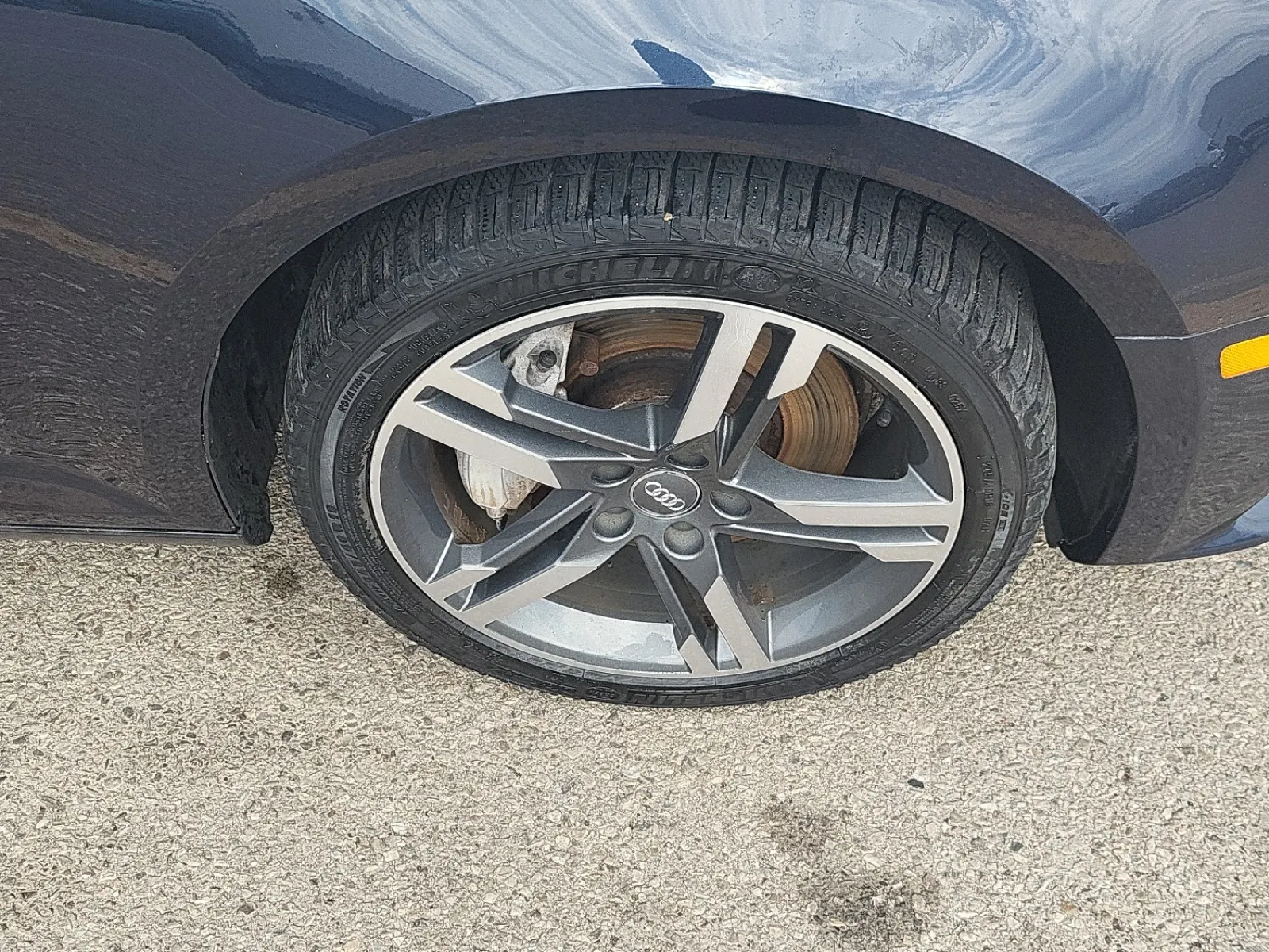 Right Front Wheel/Tire Photo