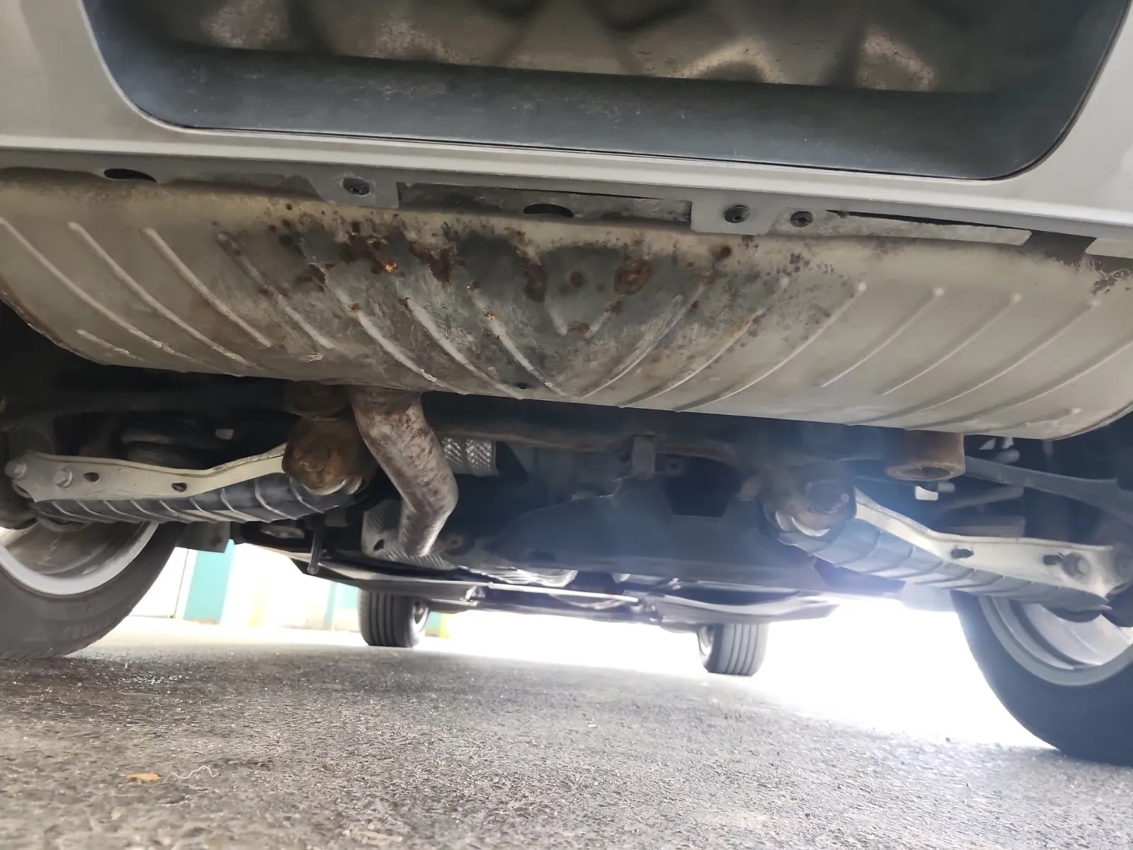 Undercarriage - Rear Photo