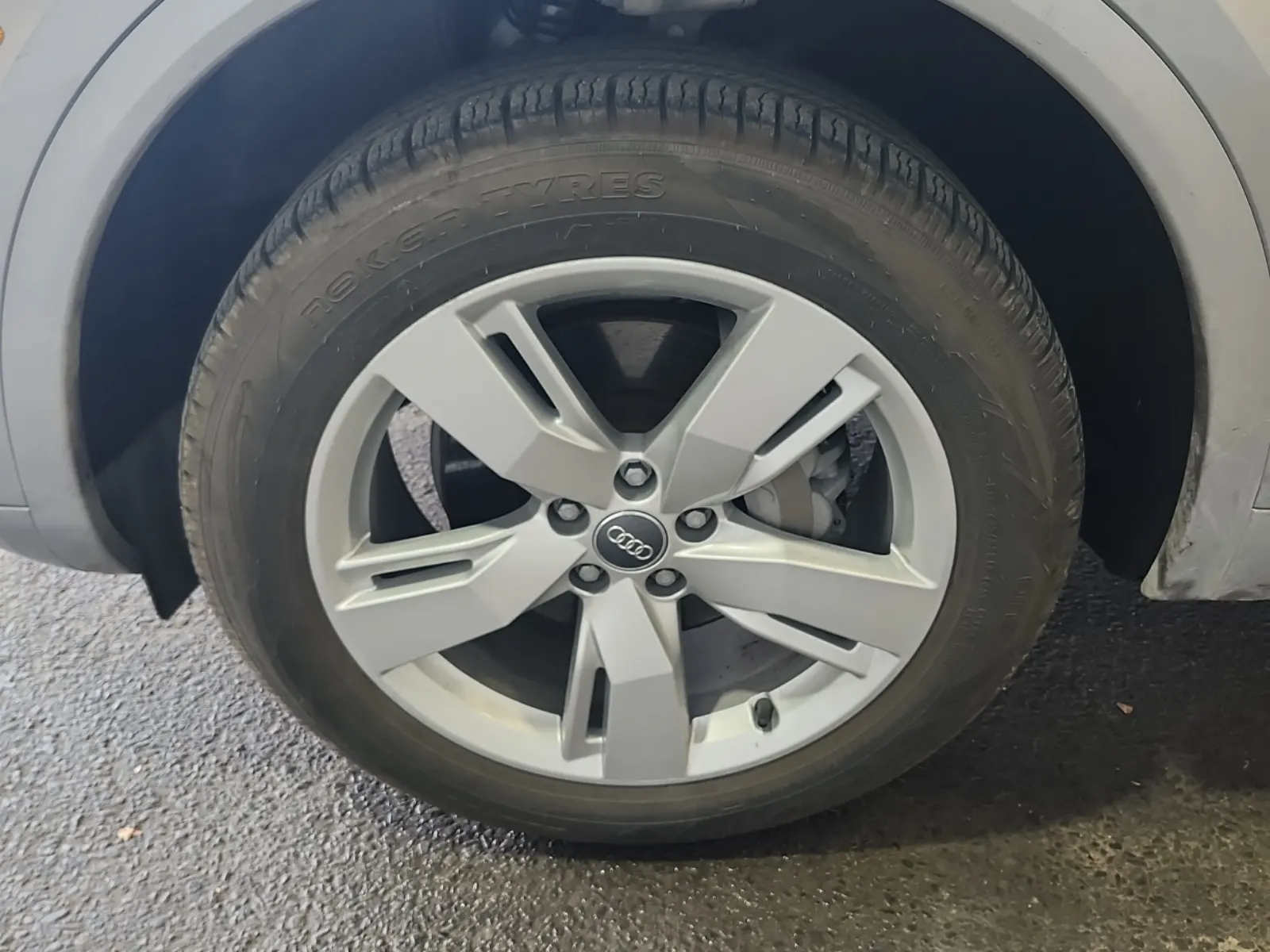 Front driver wheel/tire photo