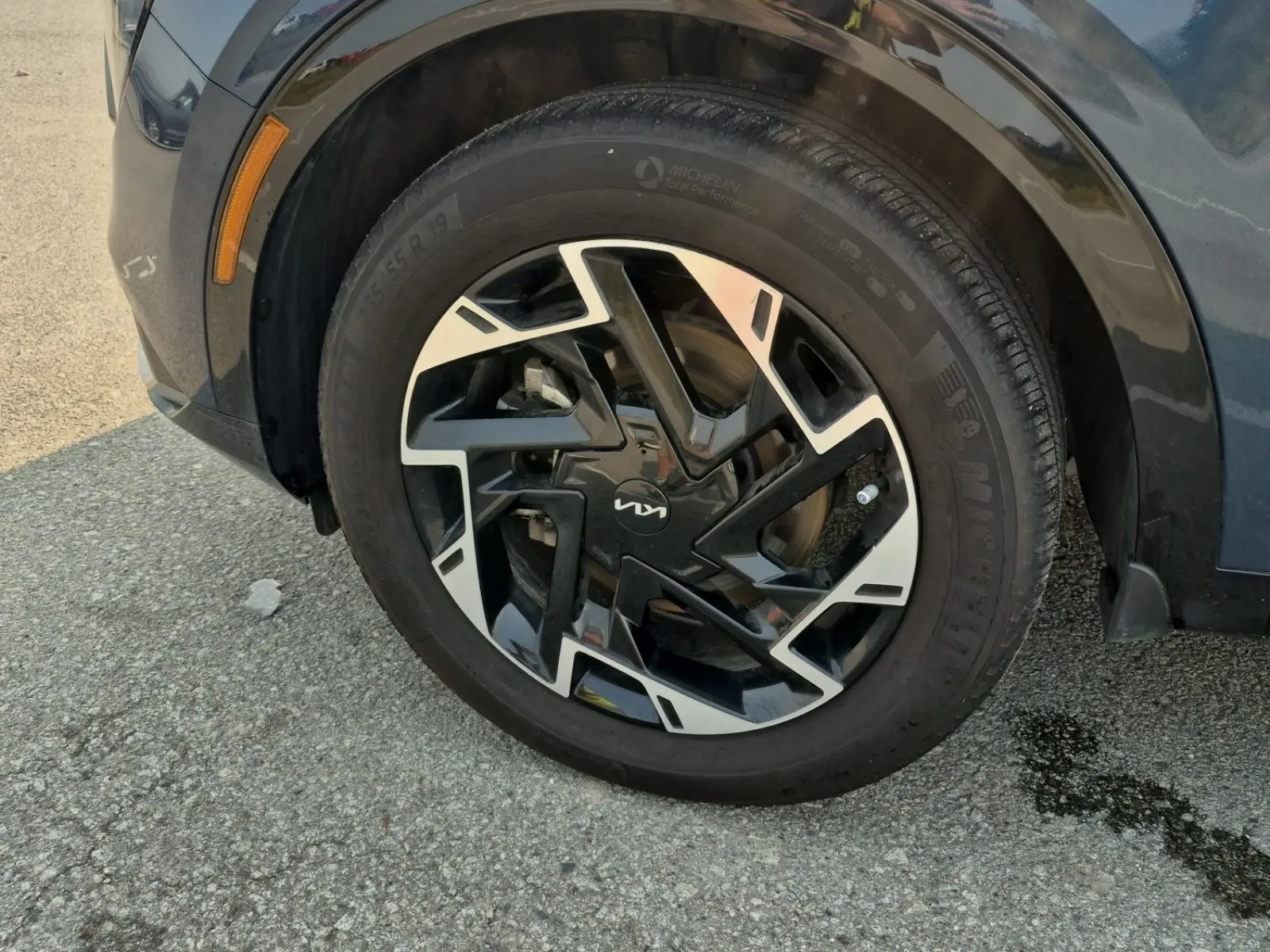 Front driver wheel/tire photo
