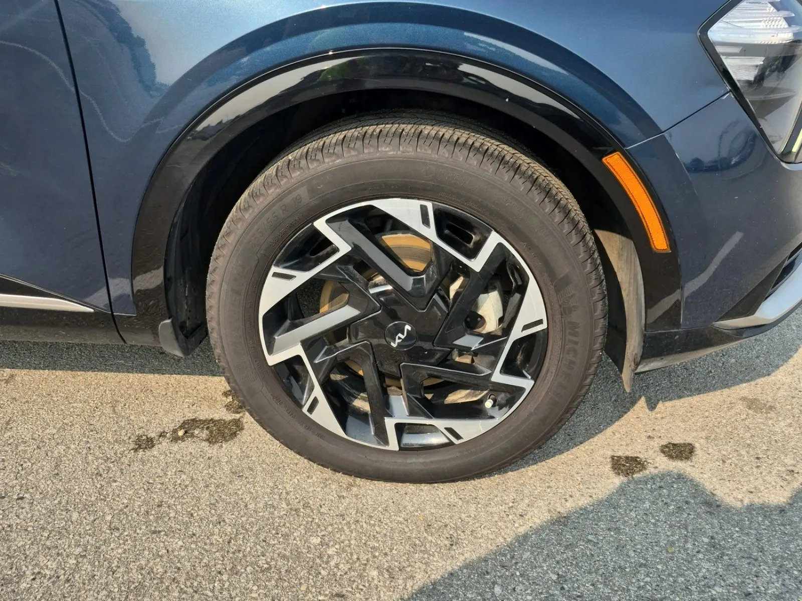 Right Front Wheel/Tire Photo