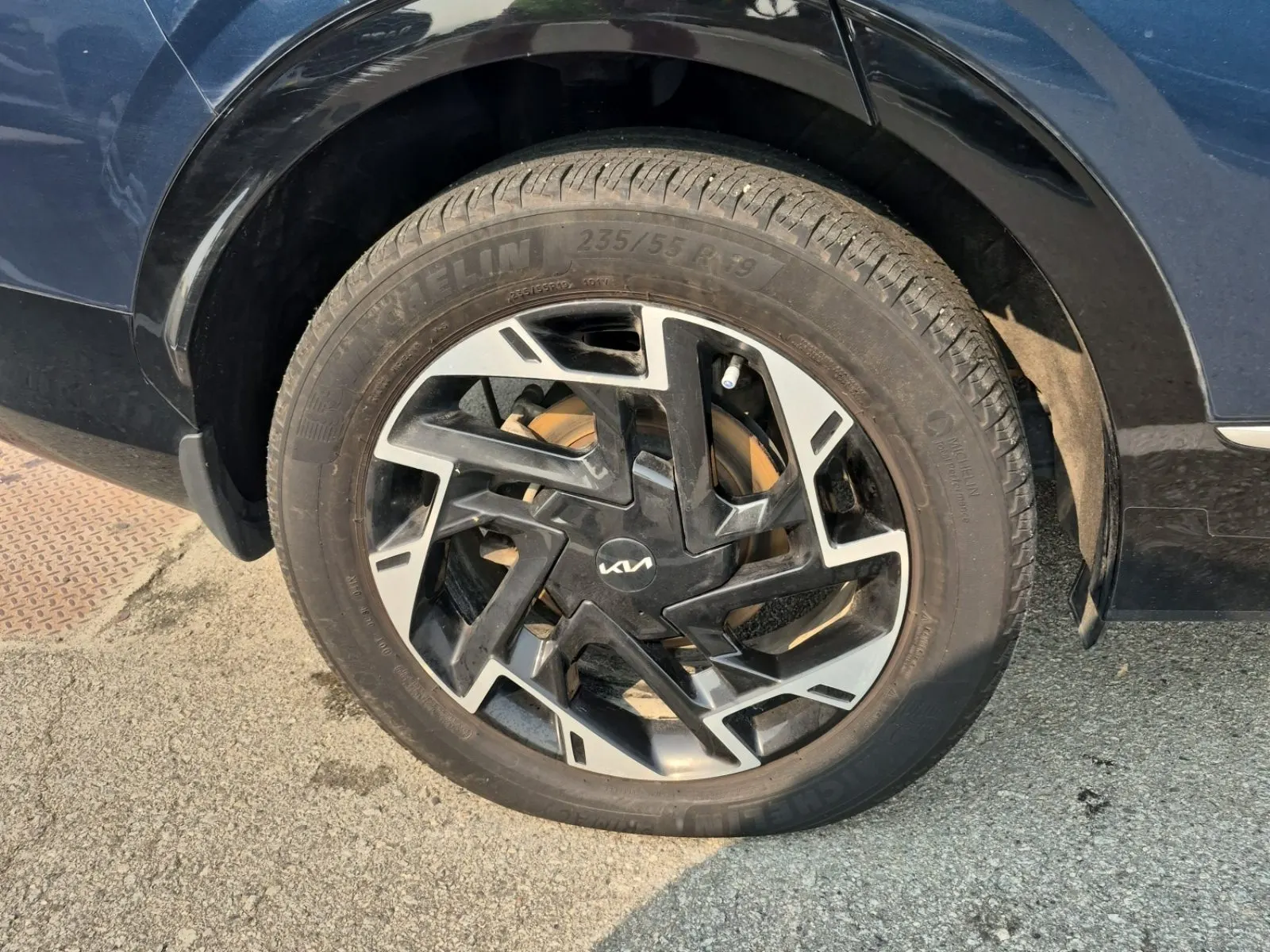 Right Rear Wheel/Tire Photo