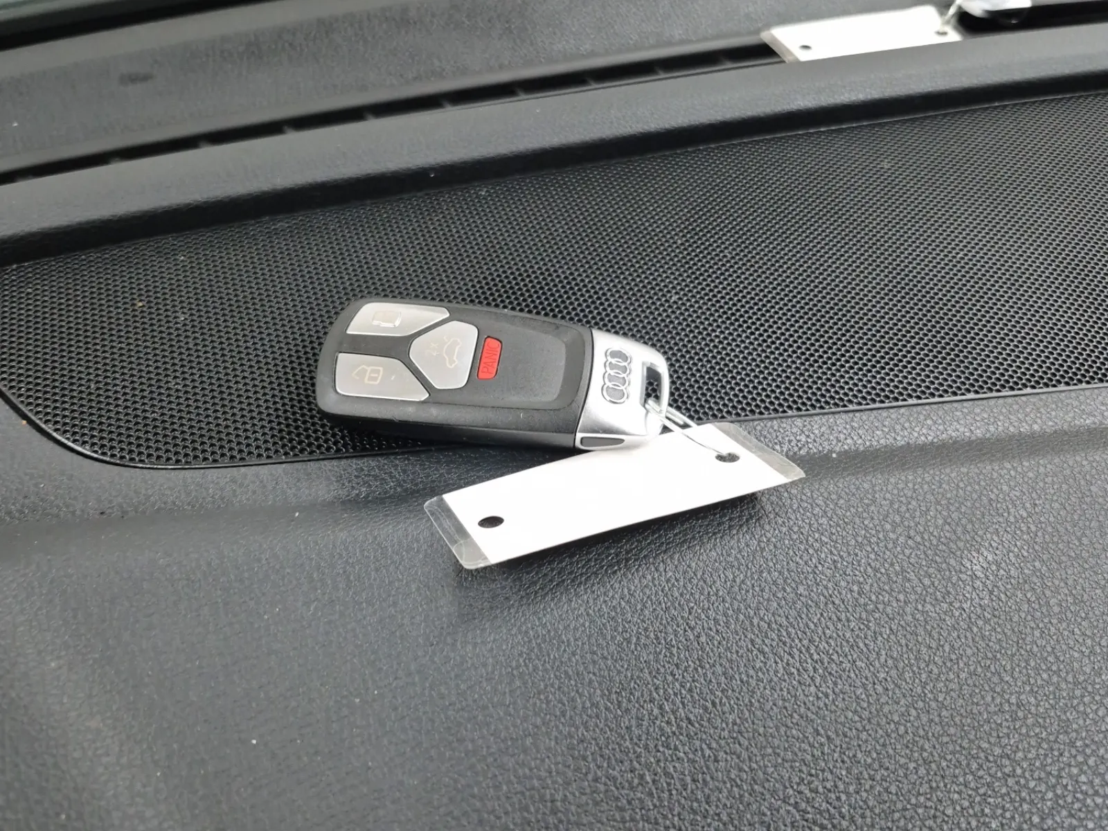 Keys/Fobs/Manual Photo