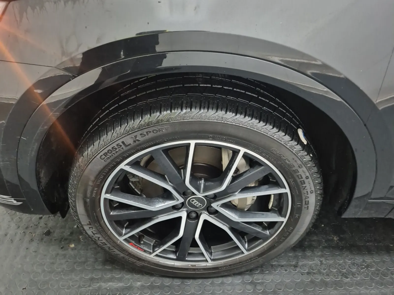 Front driver wheel/tire photo