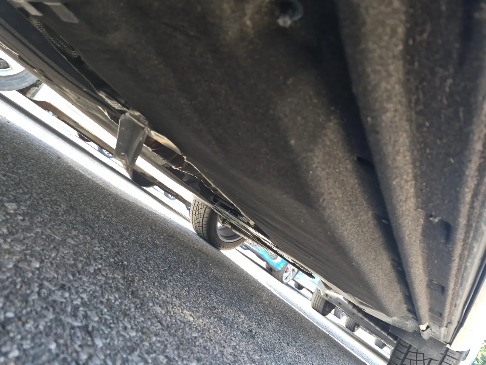Undercarriage - Driver Photo