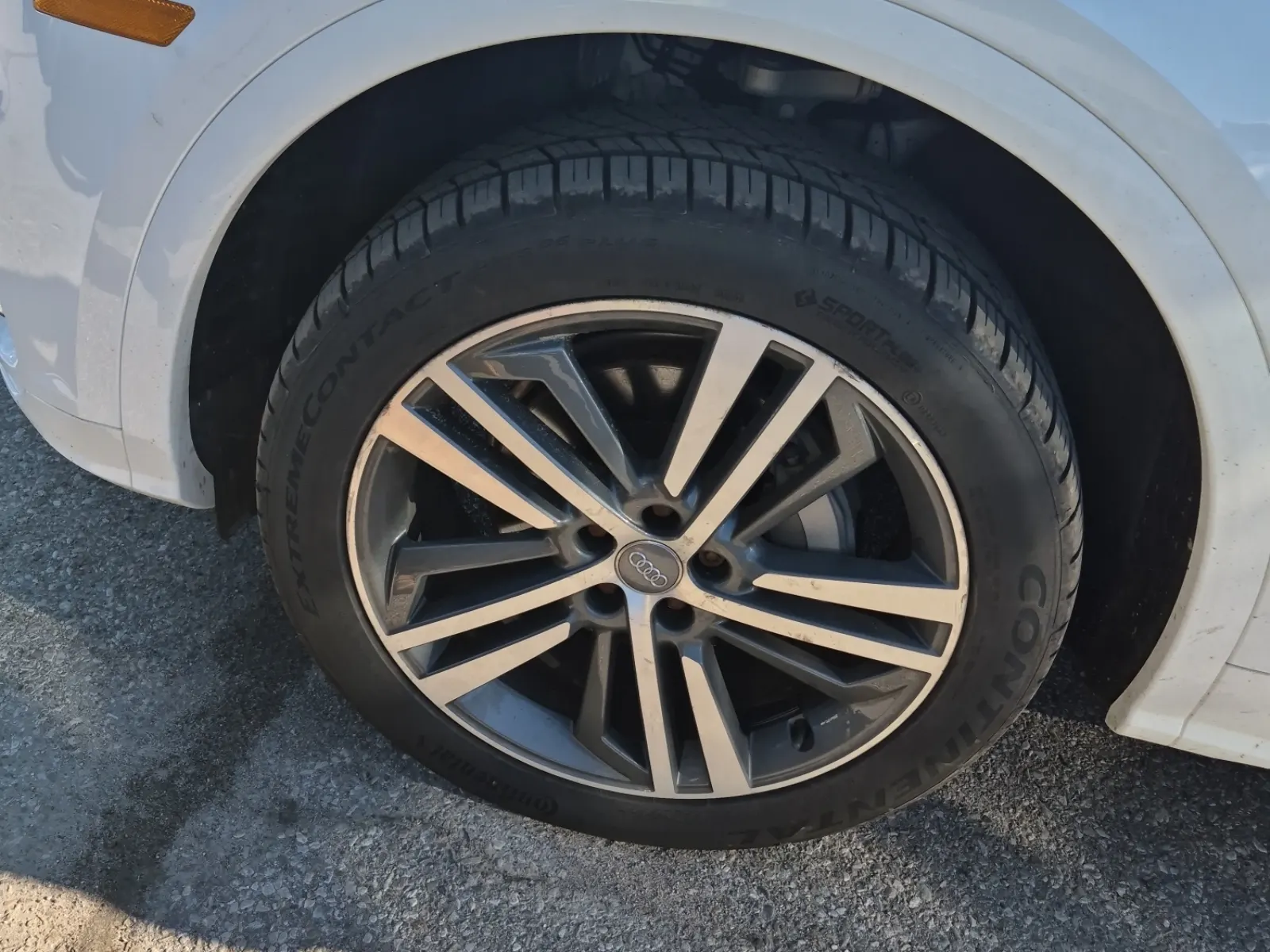 Front driver wheel/tire photo