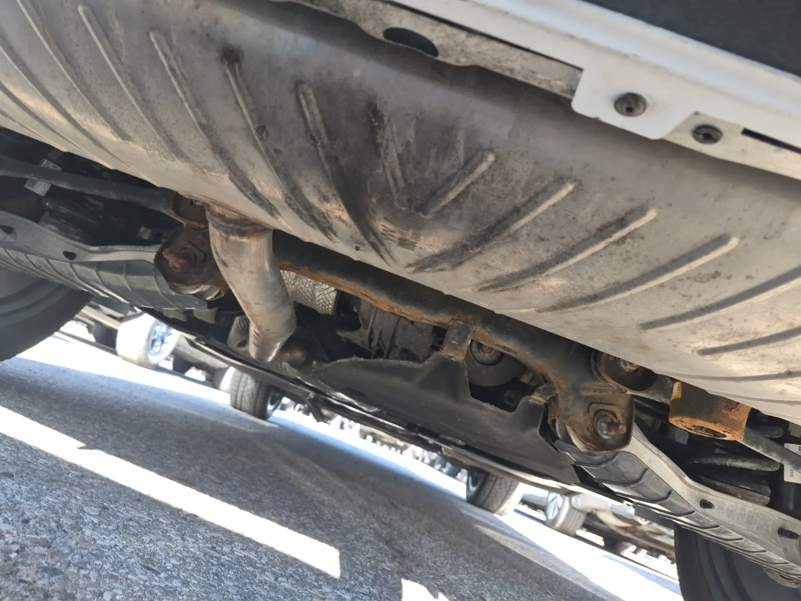 Undercarriage - Rear Photo