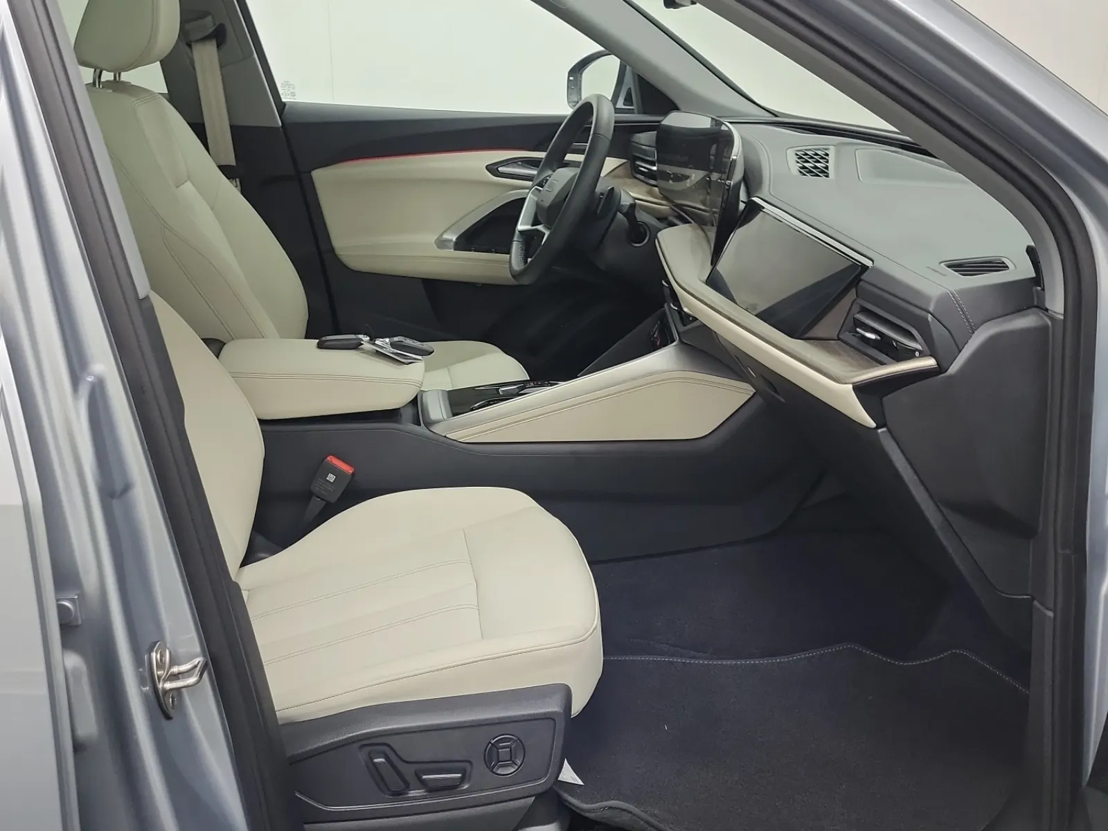 Right Side Interior Photo