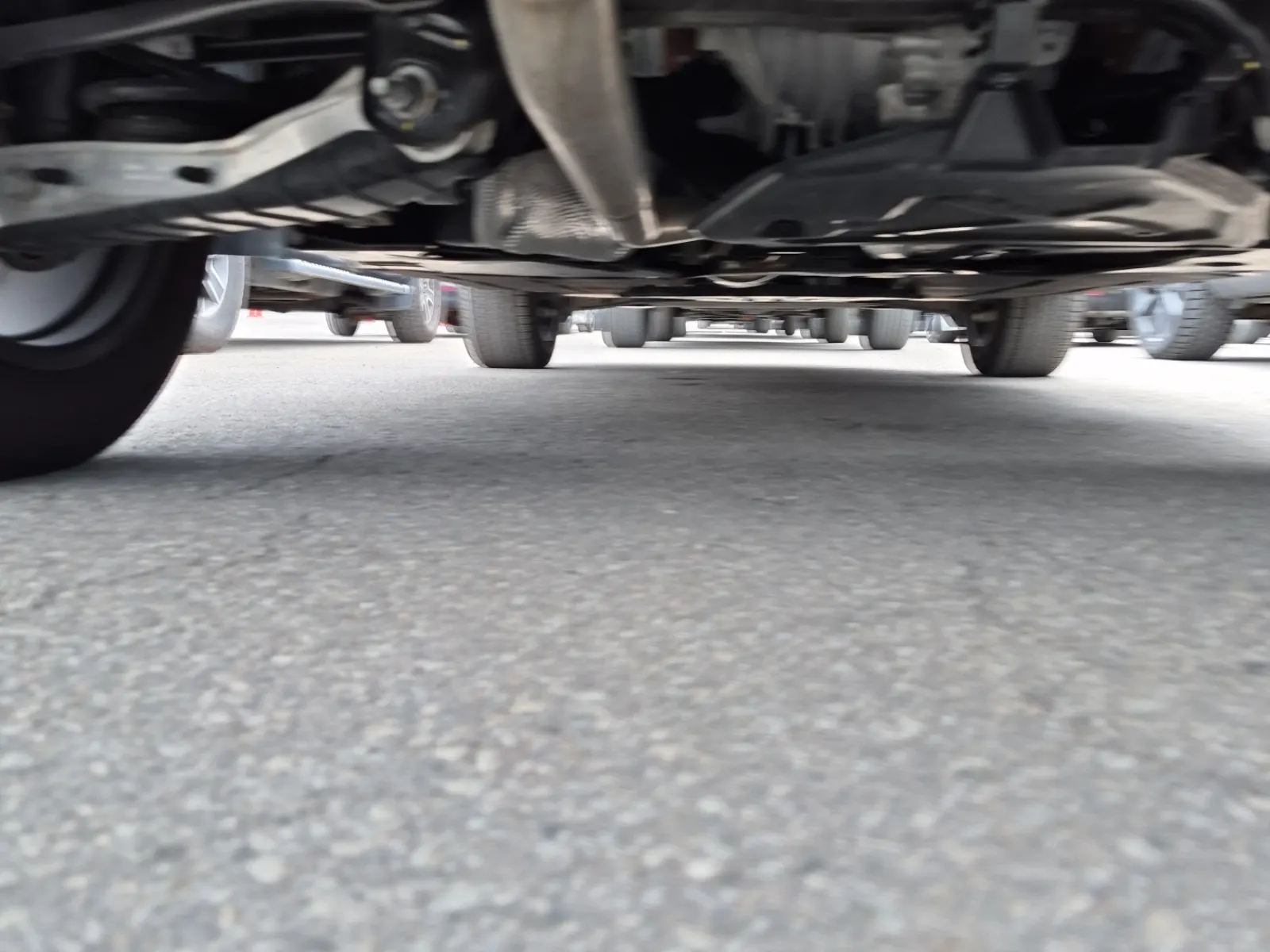 Undercarriage - Rear Photo
