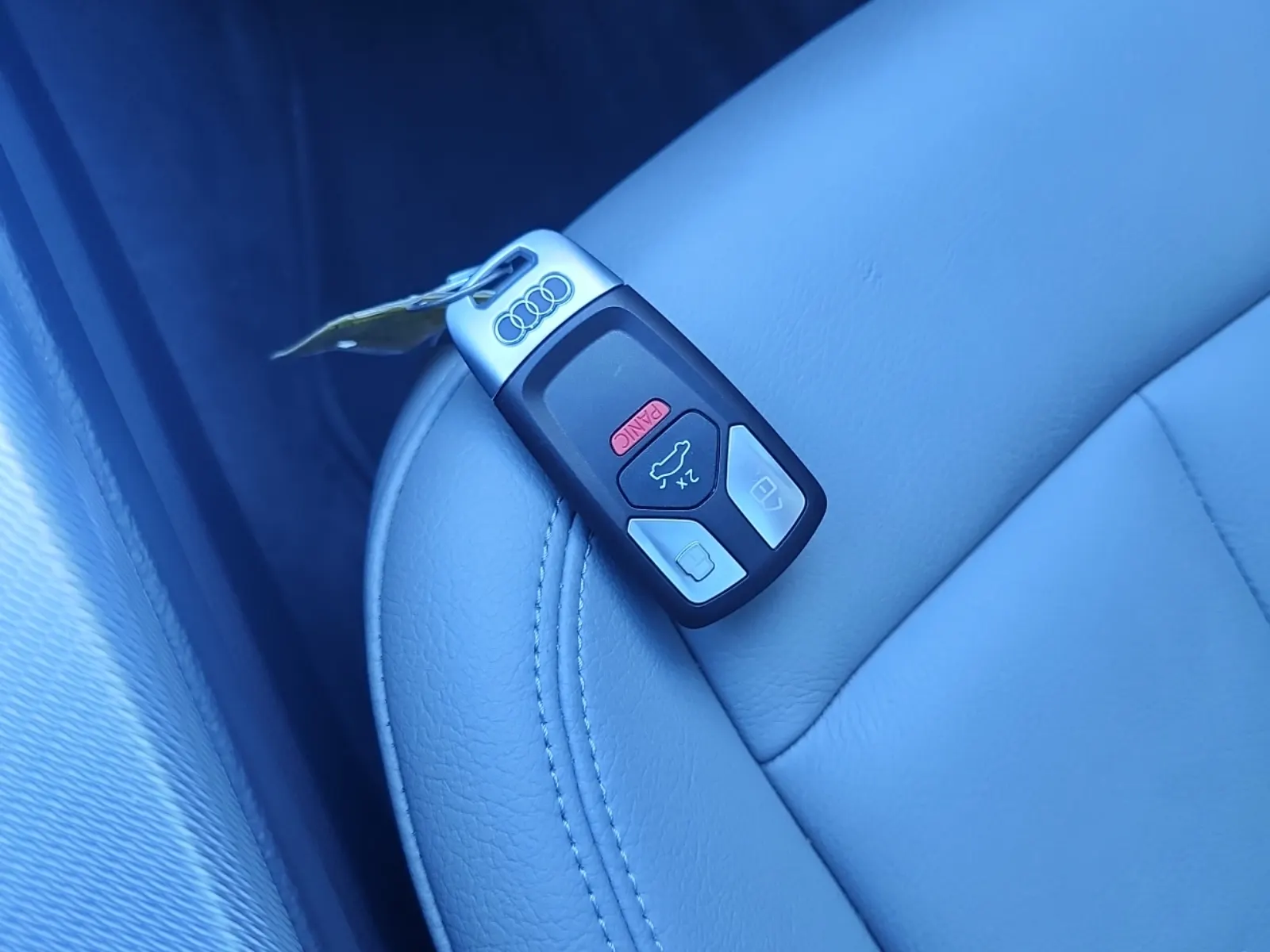 Keys/Fobs/Manual Photo