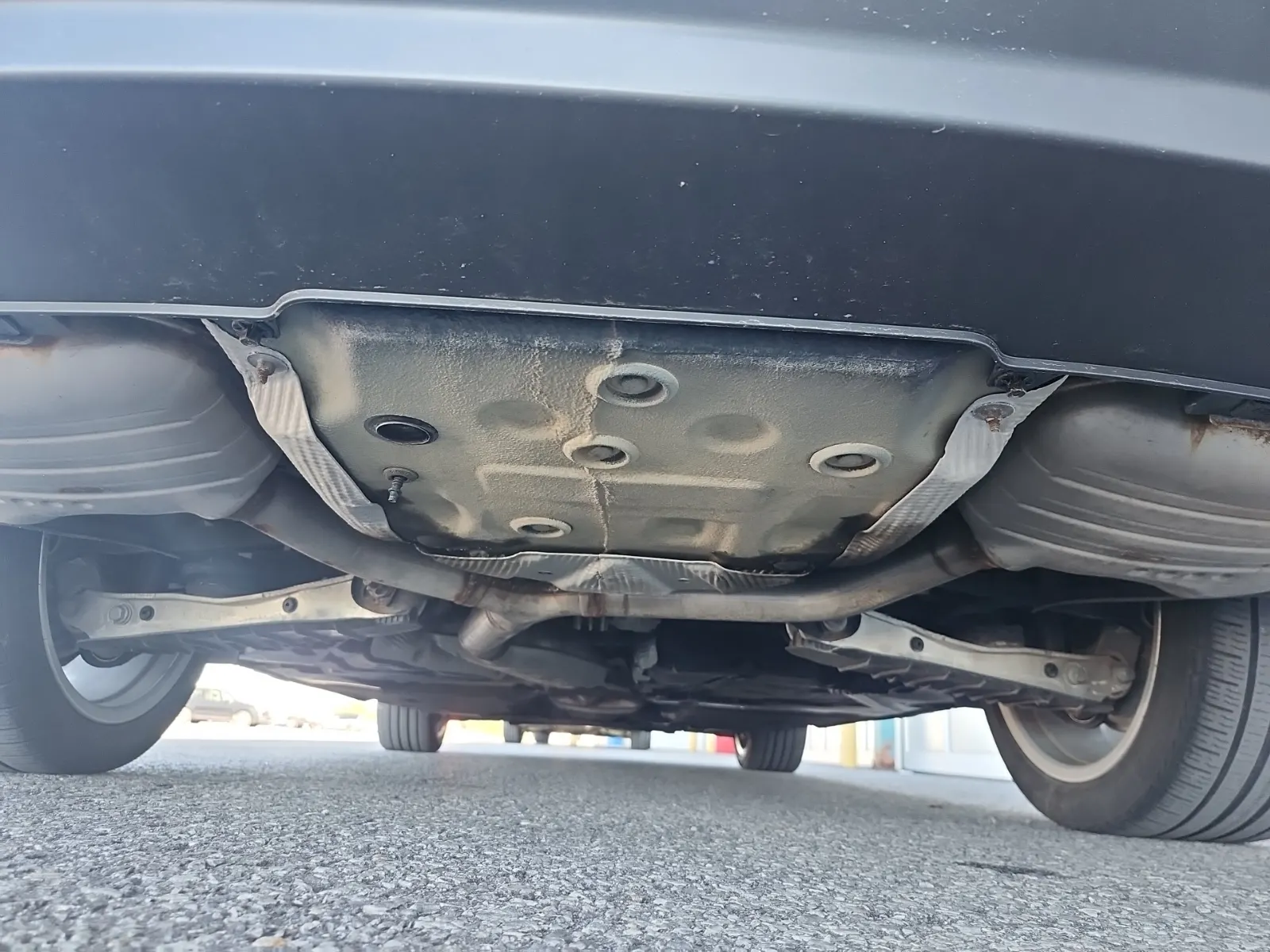 Undercarriage - Rear Photo