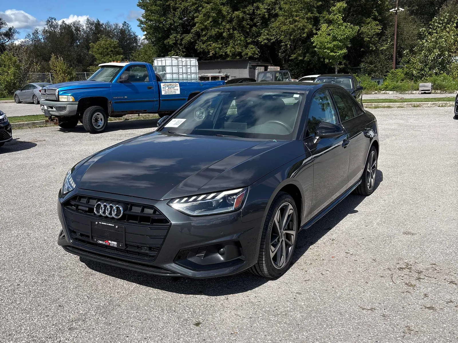 3/4 Front (Main image)