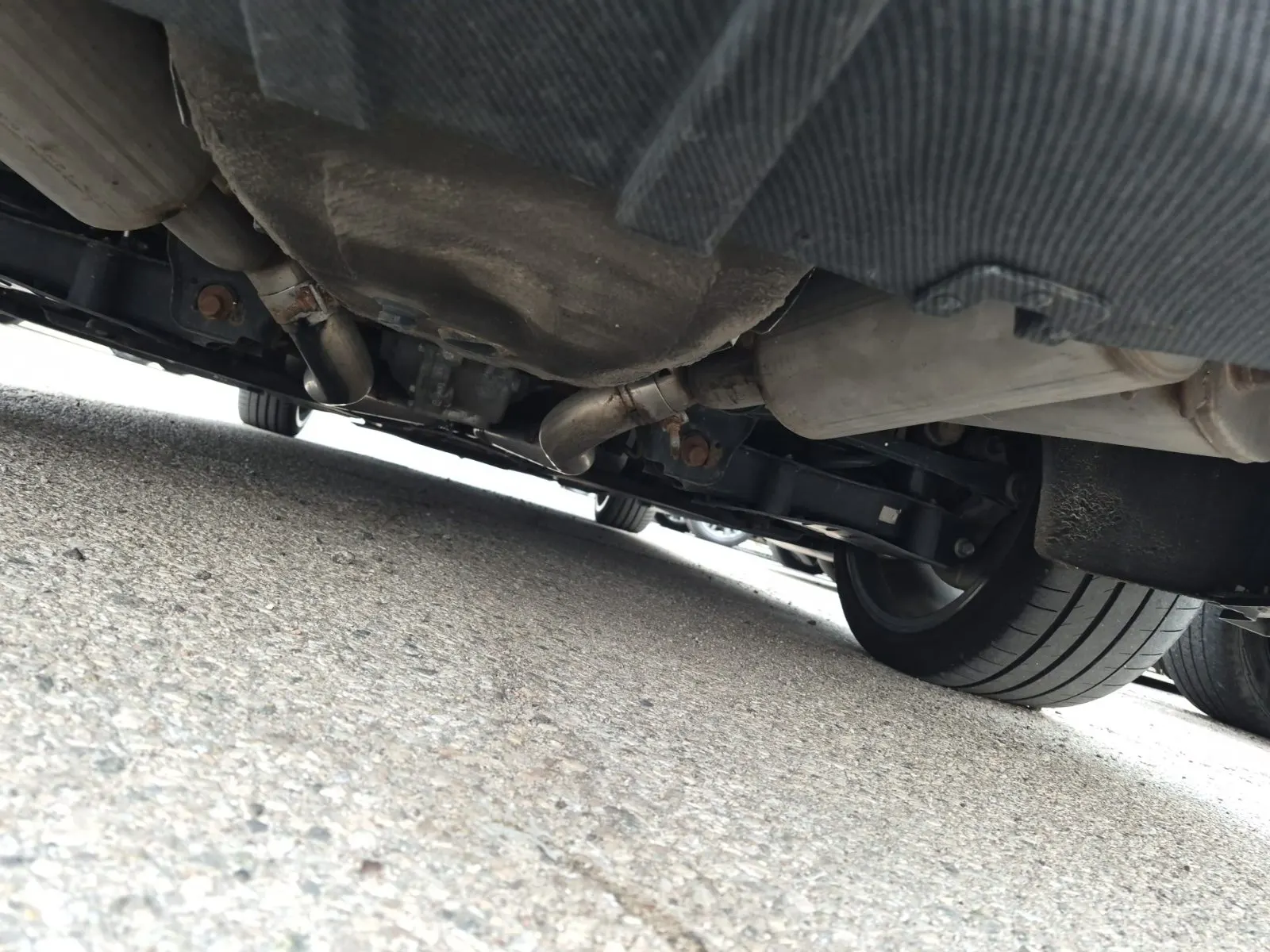 Undercarriage - Rear Photo