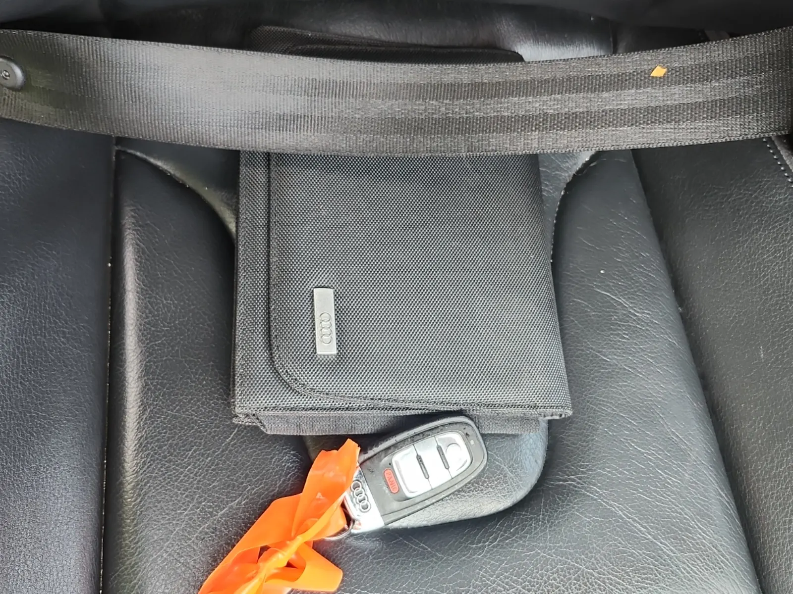 Keys/Fobs/Manual Photo