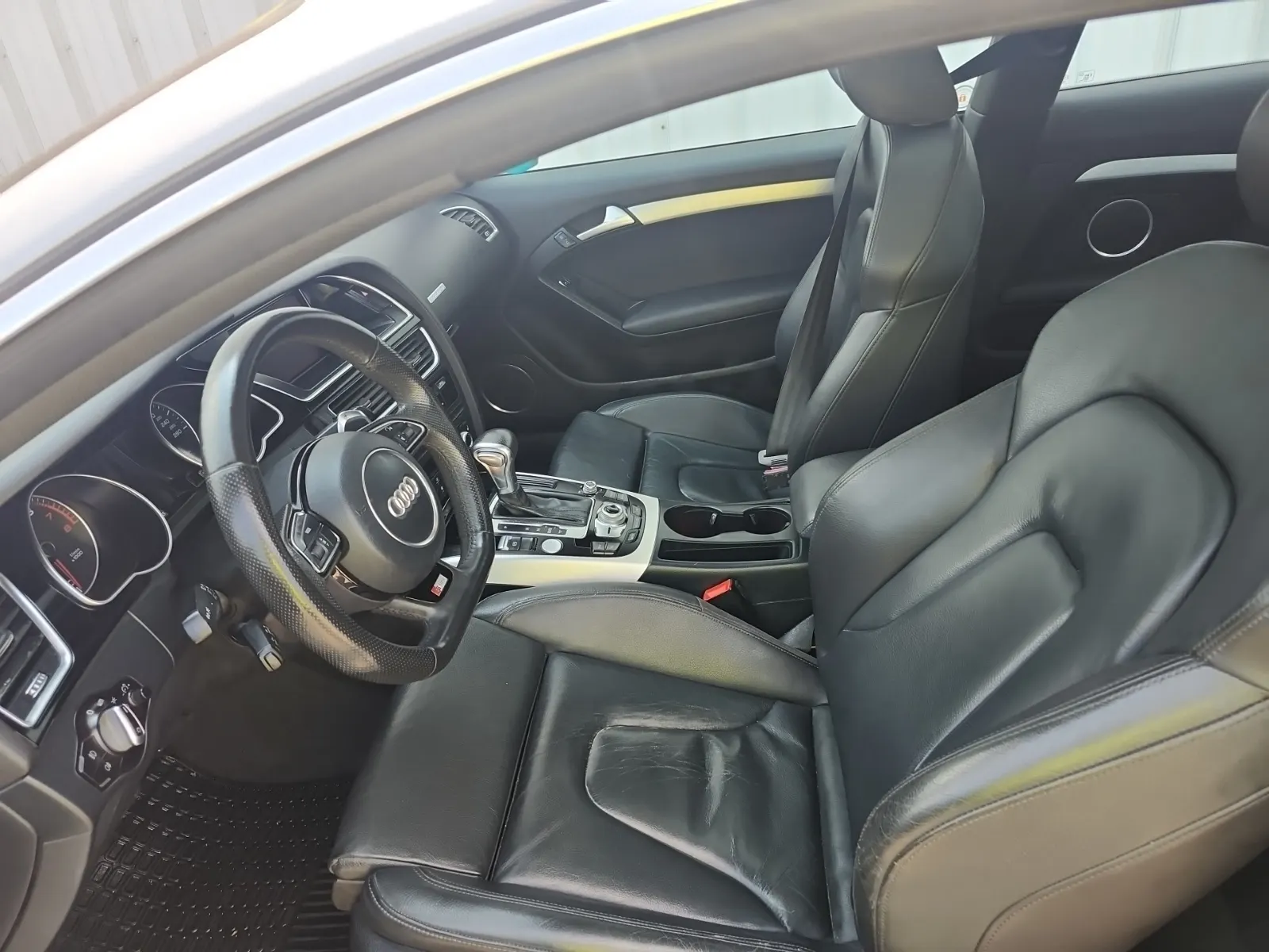 Front Interior Photo