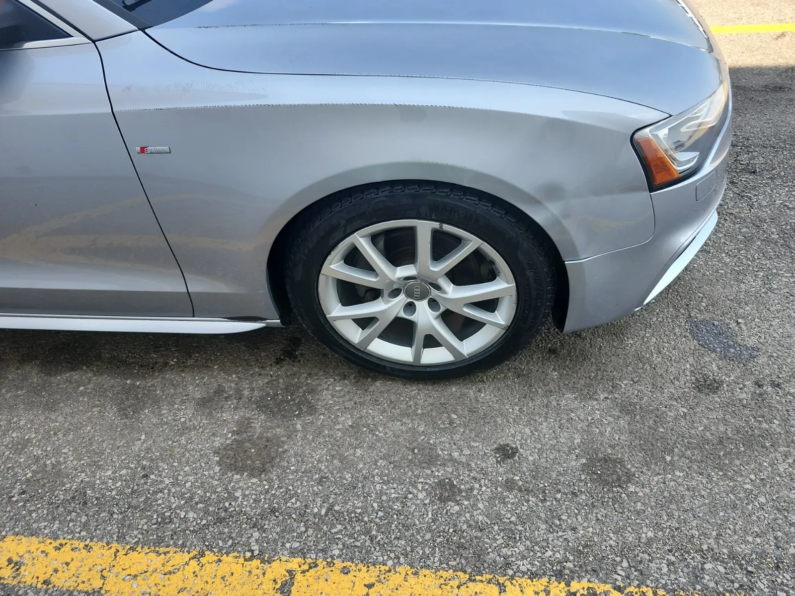 Right Front Wheel/Tire Photo