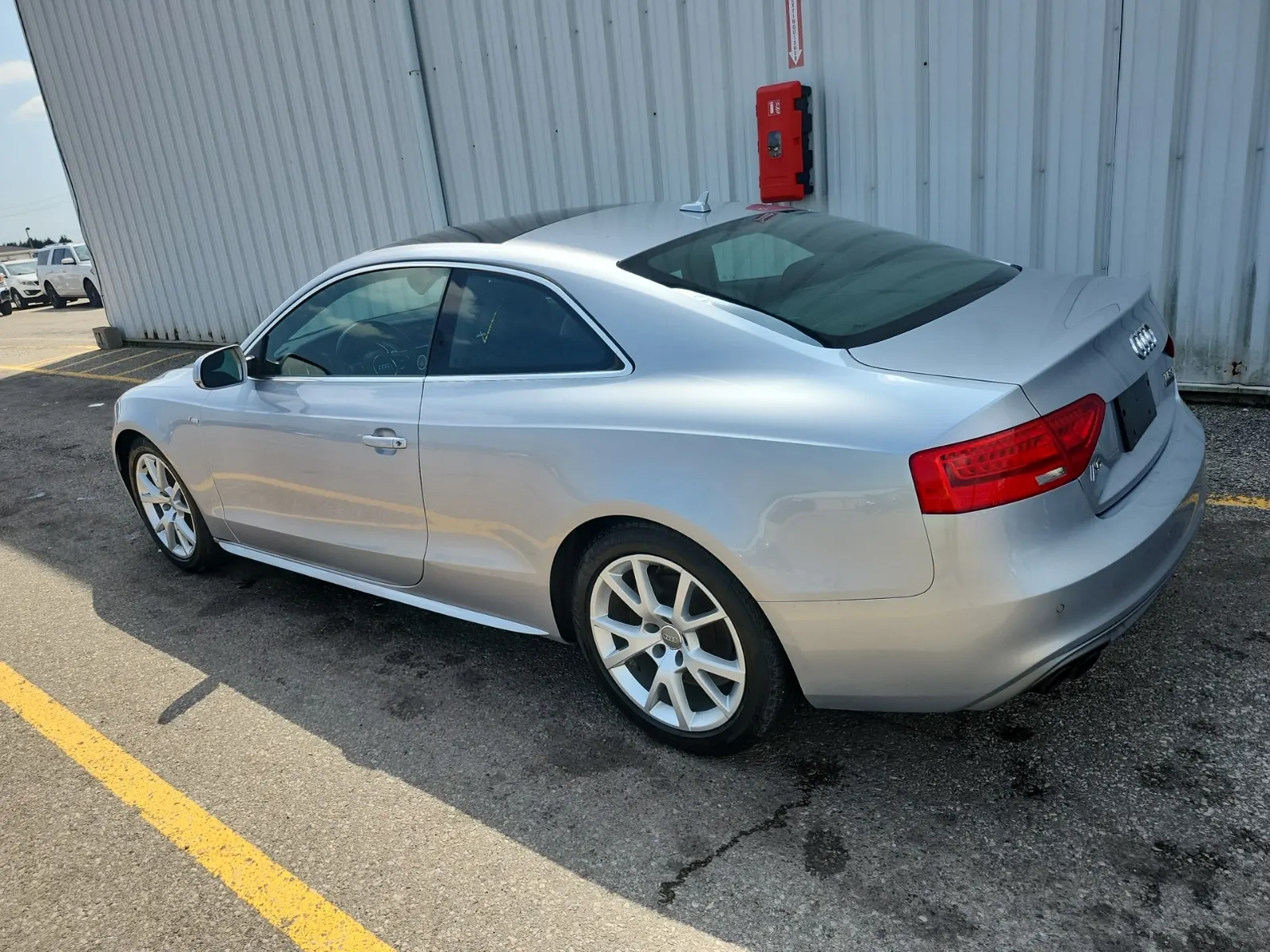 Driver Rear 3/4 Photo