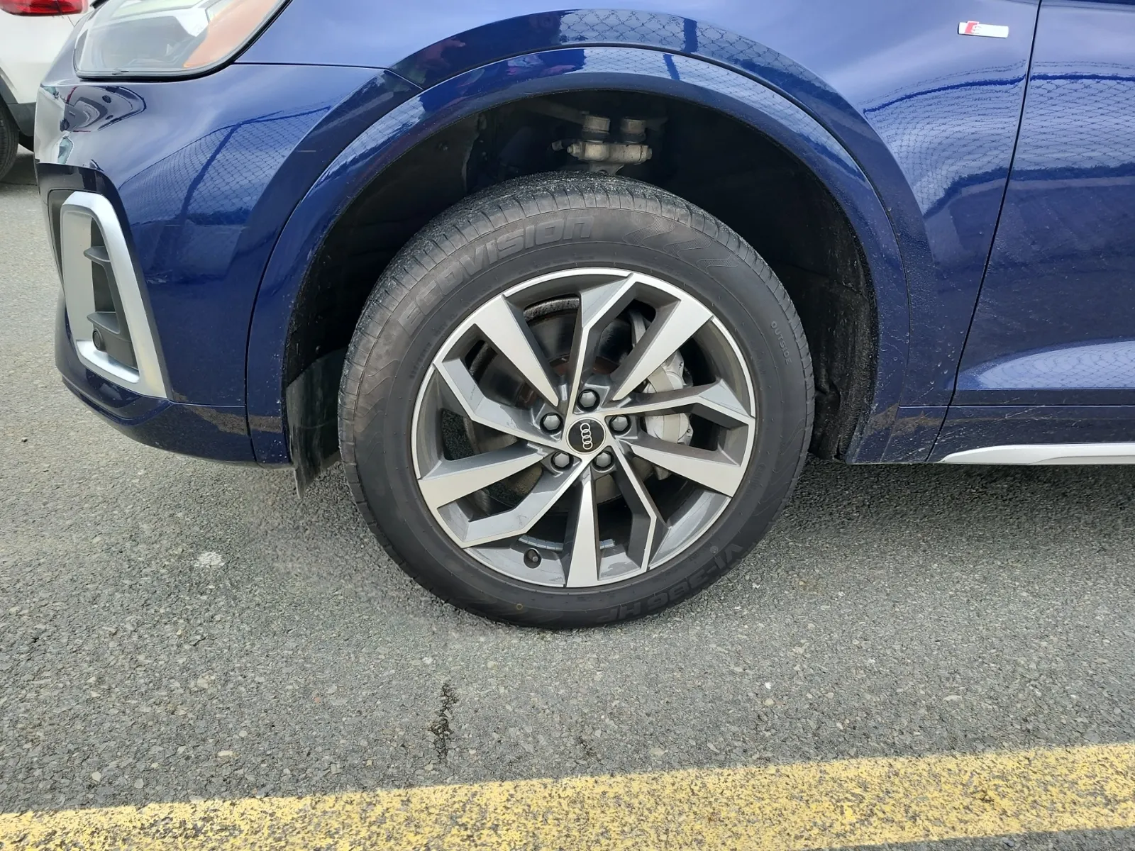 Front driver wheel/tire photo