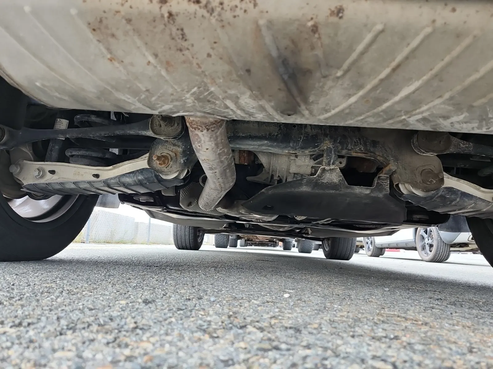 Undercarriage - Rear Photo