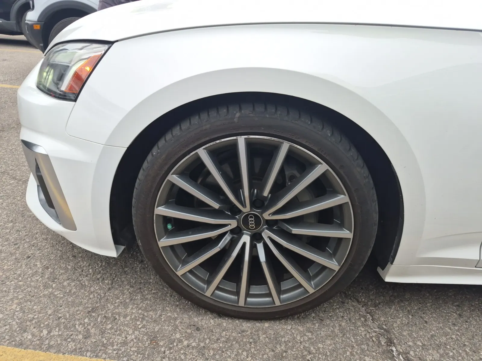 Front driver wheel/tire photo