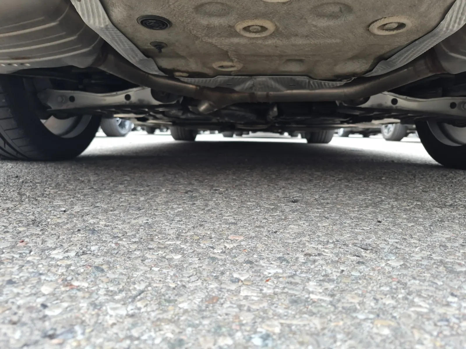 Undercarriage - Rear Photo