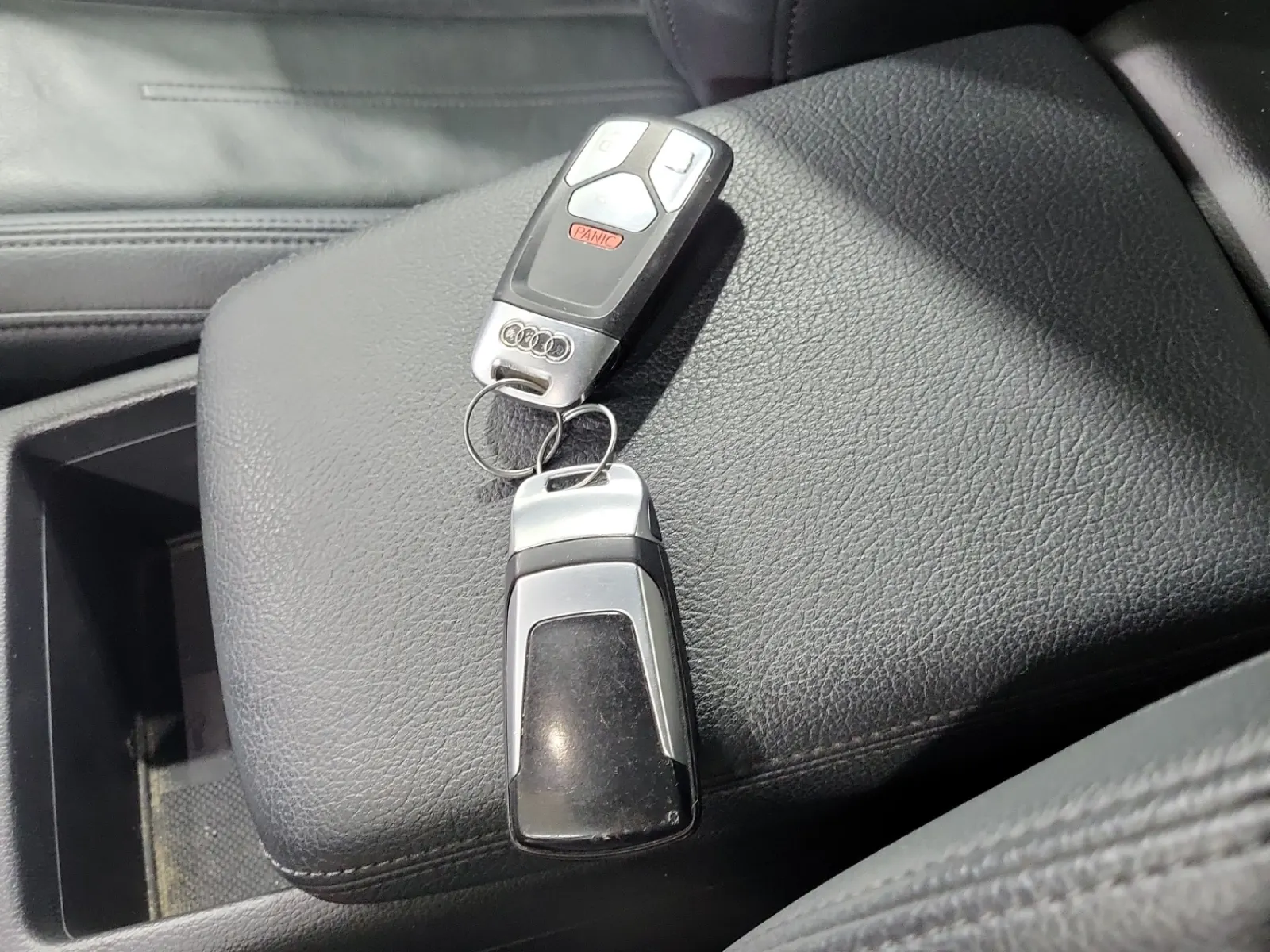Keys/Fobs/Manual Photo