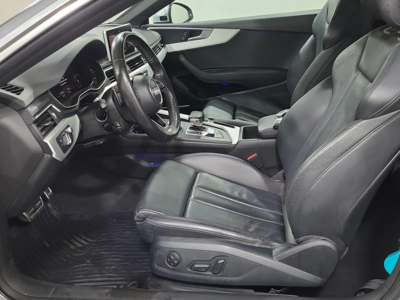 Front Interior Photo