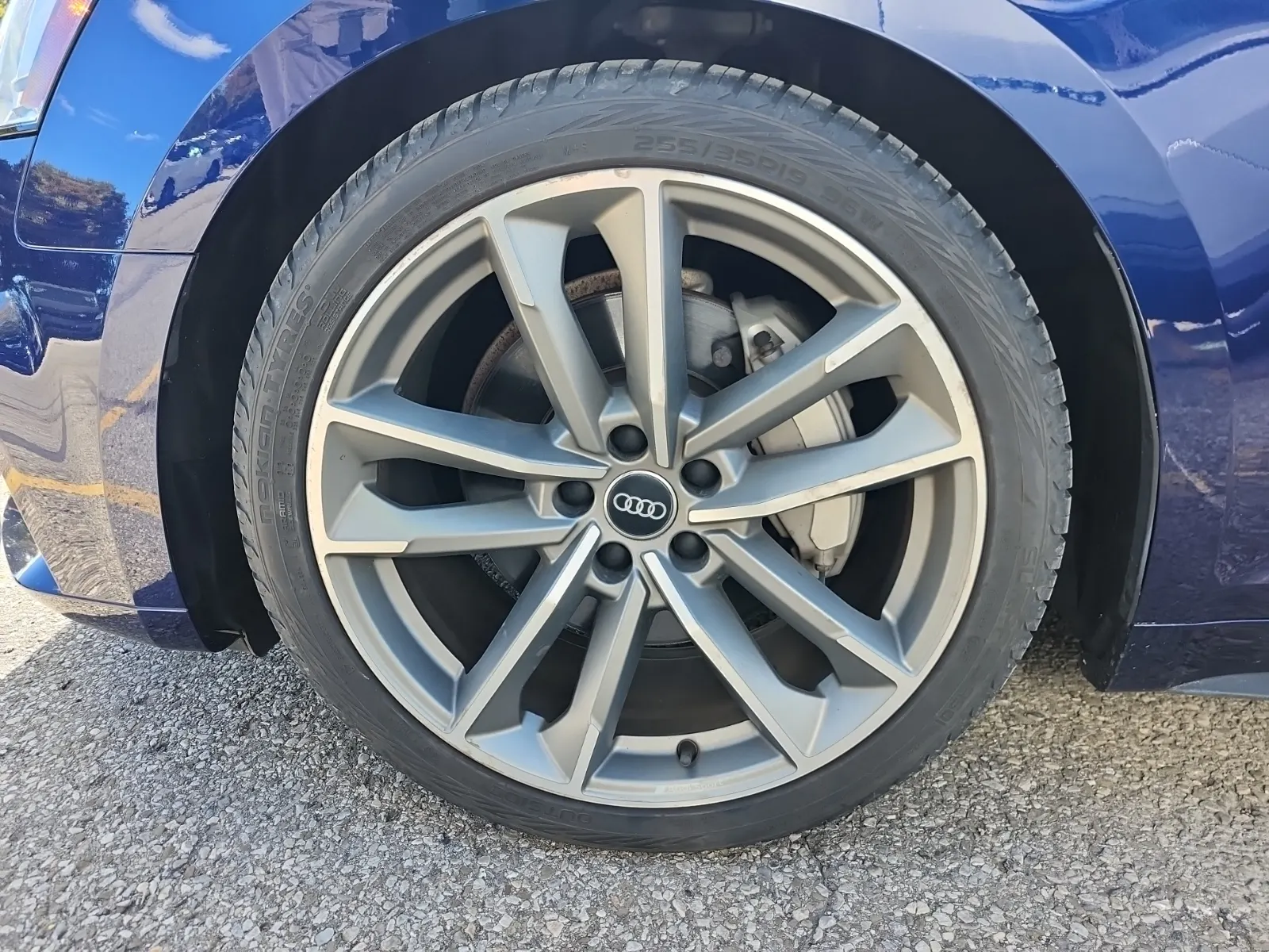 Front driver wheel/tire photo